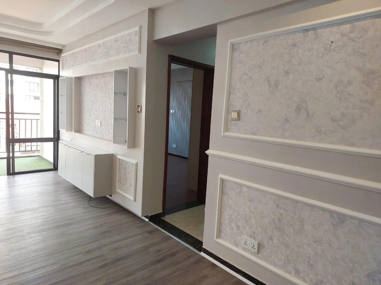 3 Bedrooms 2 ensuite with DSQ, with all Amenities, located on the upper side of Dennis Pritt road Quick Sale all documents available for immediate transfer. 0724260188