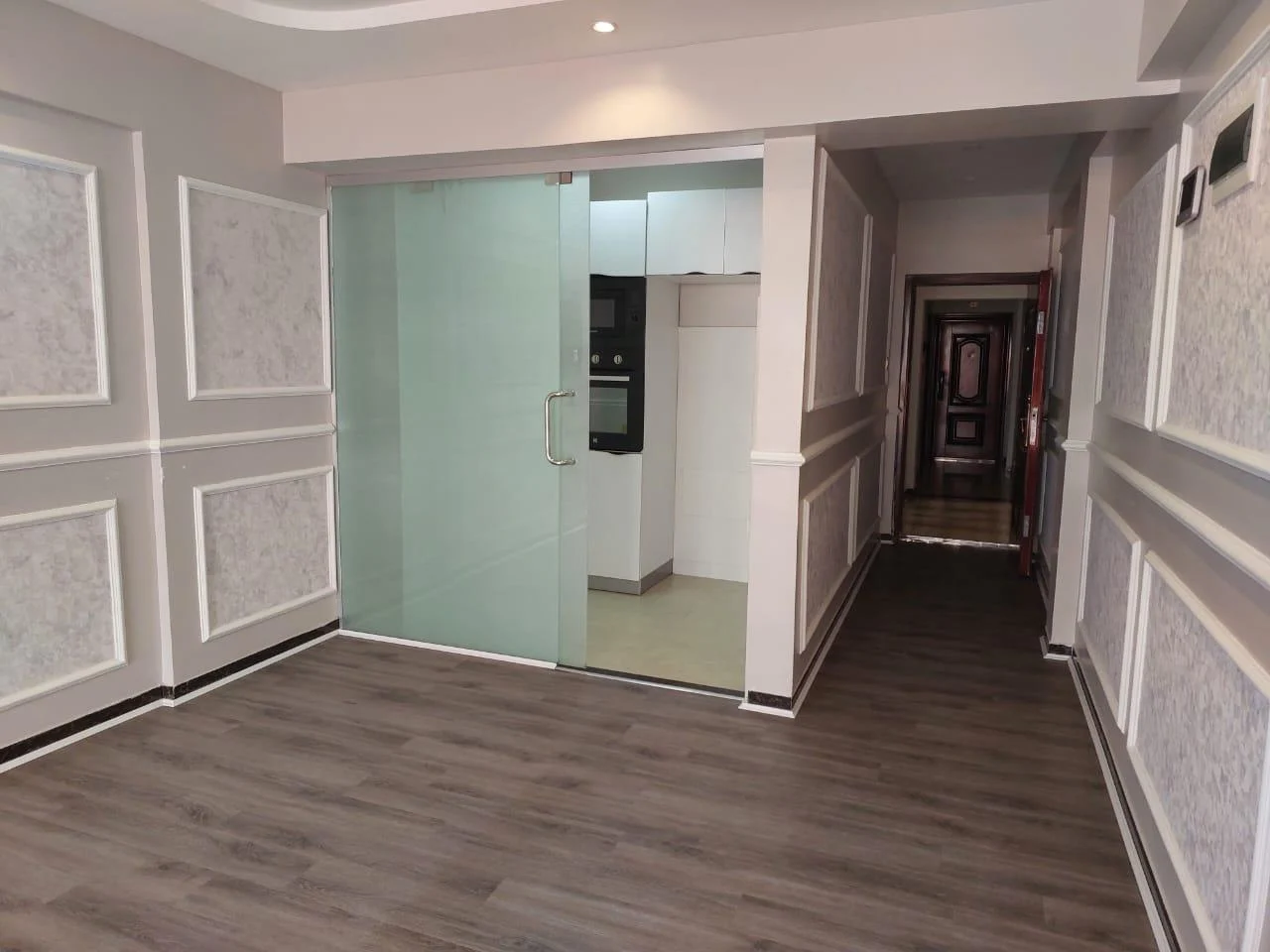 3 Bedrooms 2 ensuite with DSQ, with all Amenities, located on the upper side of Dennis Pritt road Quick Sale all documents available for immediate transfer. 0724260188