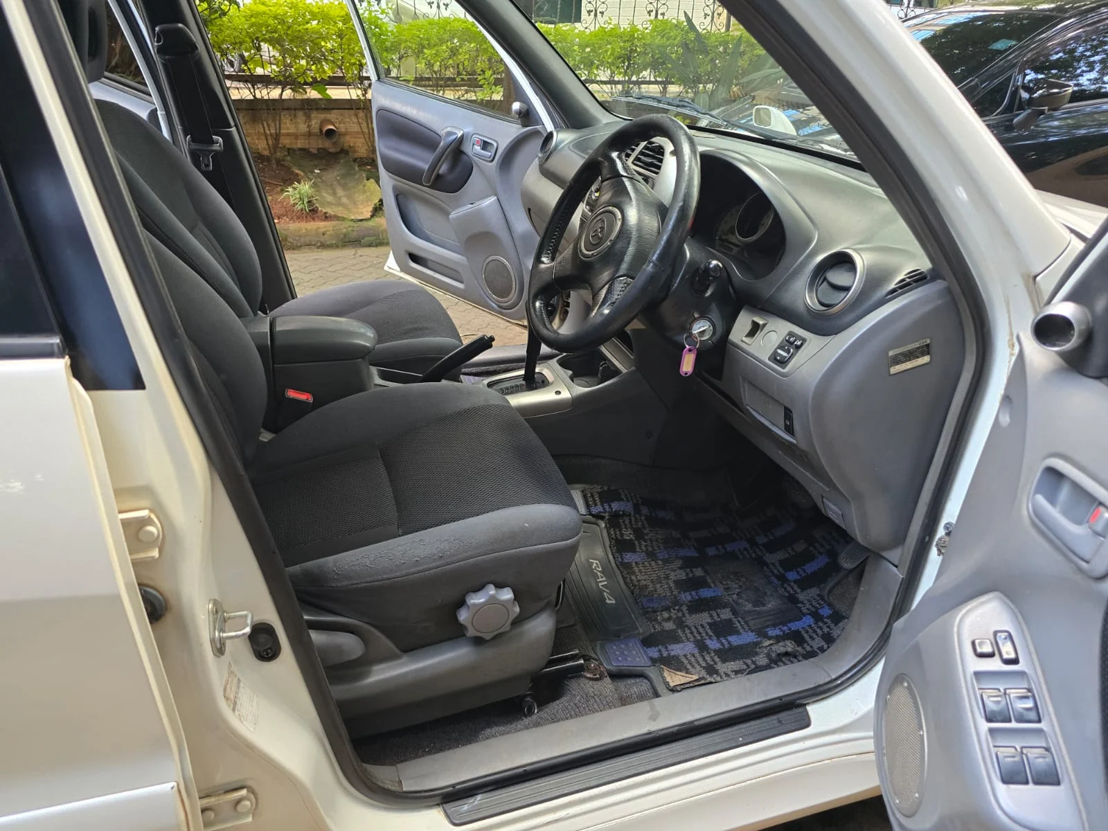 Toyota RAV4 😲 QUICK SALE. Cars from 150K, 30% Deposit lipa pole pole. Hire purchase installments HP. UpTo 70% financing/finance NO CRB STATUS CHECK Trade in OK
