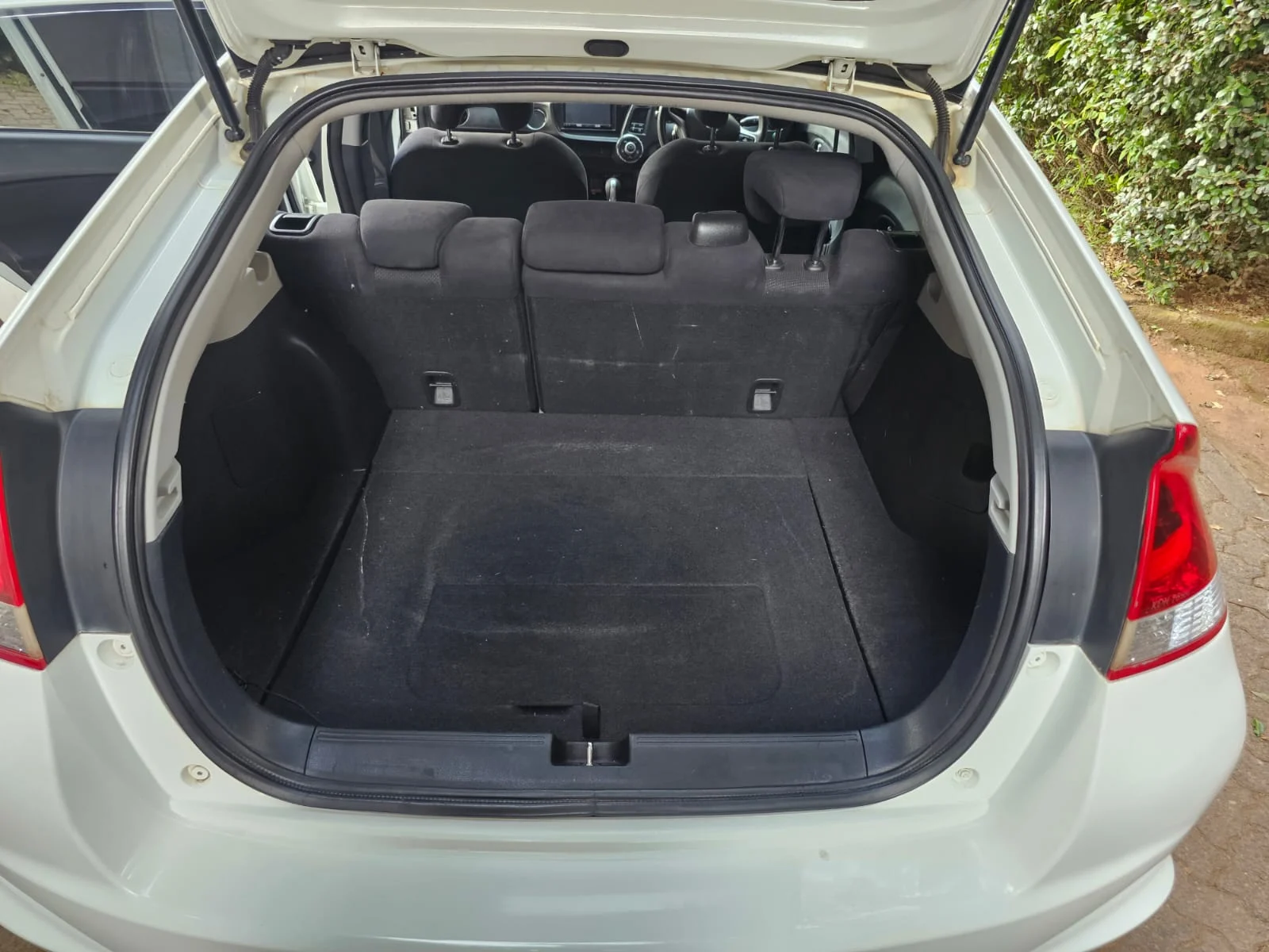 Honda insight New Shape 😲 QUICK SALE 😲. Cars from 150K, 30% Deposit lipa pole pole. Hire purchase installments HP. UpTo 70% financing/finance NO CRB STATUS CHECK Trade in OK