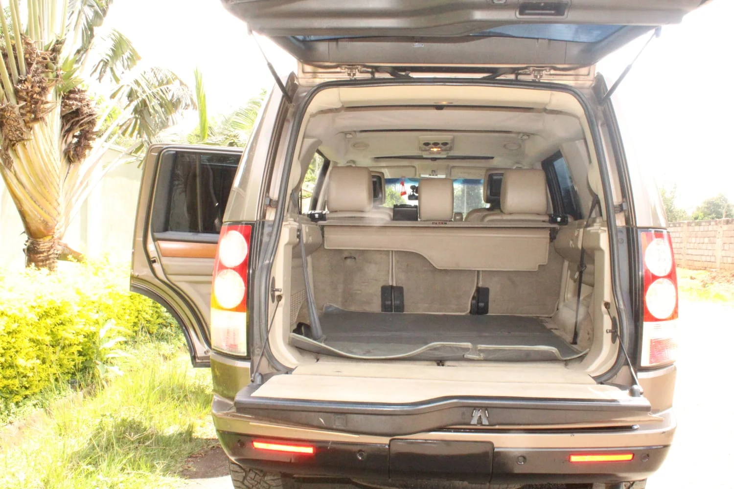 Land Rover Discovery 4 disco 4 Local Assembly  Very clean 😲 💪 Fully Loaded QUICK SALE. Cars from 150K, 30% Deposit lipa pole pole. Hire purchase installments HP Car IMPORT 0% DEPOSIT. UpTo 70% financing/finance NO CRB STATUS CHECK Trade in OK