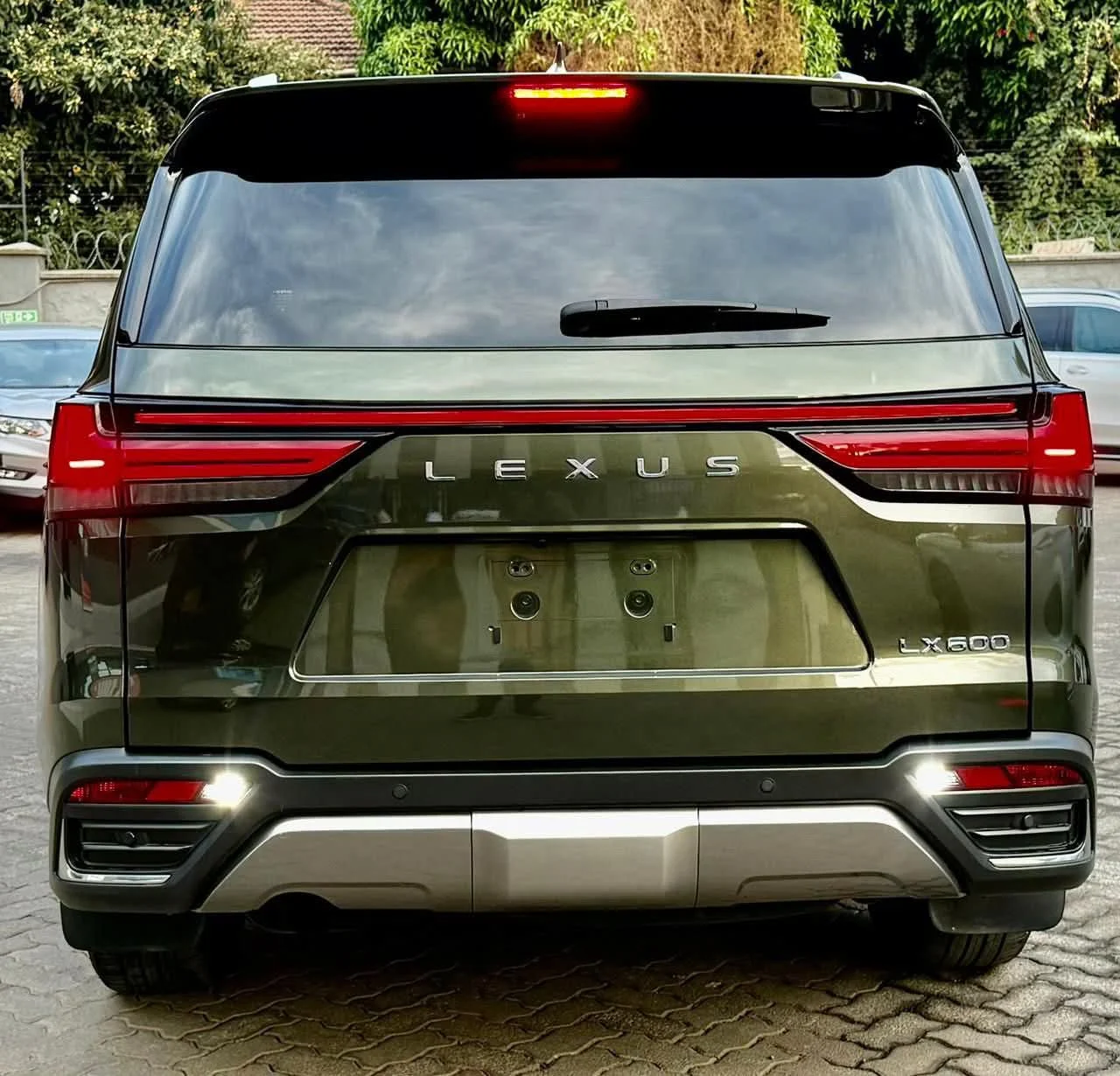 Lexus lX600 New Arrival New Shape 18.5M 😲 💪 Fully Loaded QUICK SALE. Cars from 150K, 30% Deposit lipa pole pole. Hire purchase installments HP. UpTo 70% financing/finance NO CRB STATUS CHECK Trade in OK