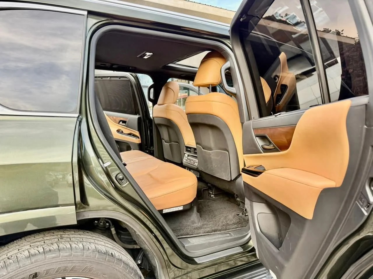 Lexus lX600 New Arrival New Shape 18.5M 😲 💪 Fully Loaded QUICK SALE. Cars from 150K, 30% Deposit lipa pole pole. Hire purchase installments HP. UpTo 70% financing/finance NO CRB STATUS CHECK Trade in OK
