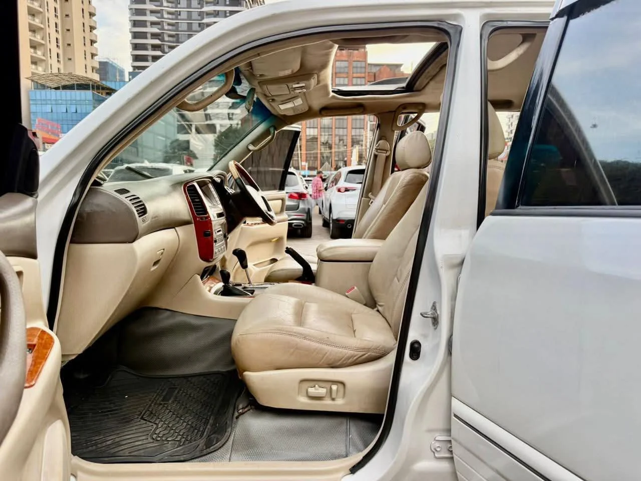 Toyota Land Cruiser 100 series Cygnus sunroof leather Asian Owner 😲 💪 Fully Loaded QUICK SALE. Cars from 150K, 30% Deposit lipa pole pole. Hire purchase installments HP Car IMPORT 0% DEPOSIT. UpTo 70% financing/finance NO CRB STATUS CHECK Trade in OK