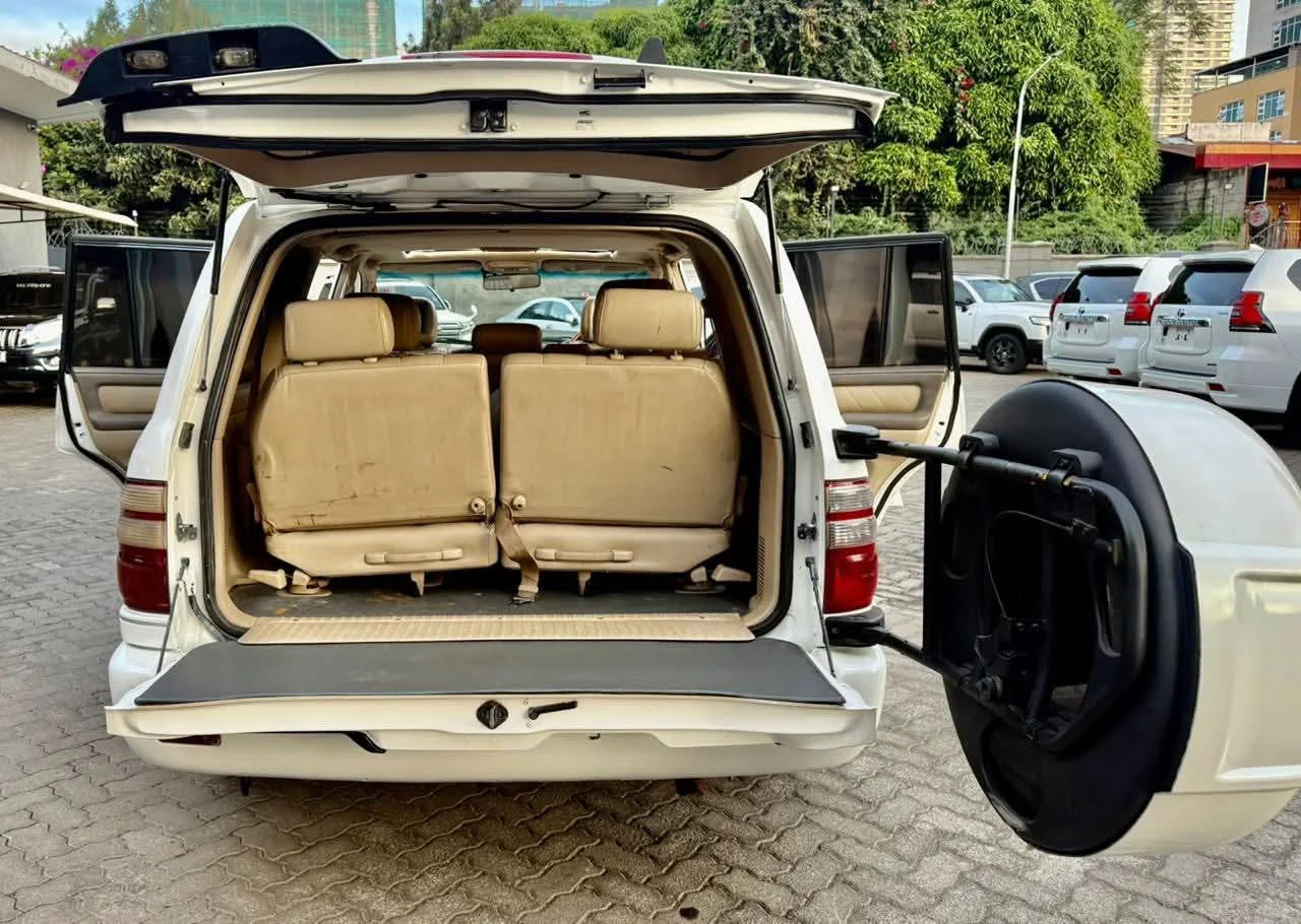 Toyota Land Cruiser 100 series Cygnus sunroof leather Asian Owner 😲 💪 Fully Loaded QUICK SALE. Cars from 150K, 30% Deposit lipa pole pole. Hire purchase installments HP Car IMPORT 0% DEPOSIT. UpTo 70% financing/finance NO CRB STATUS CHECK Trade in OK
