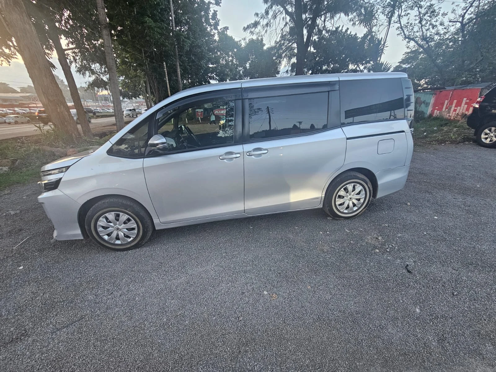 Toyota Voxy  New Shape Van 😲 QUICK SALE. Cars from 150K, 30% Deposit lipa pole pole. Hire purchase installments HP. UpTo 70% financing/finance NO CRB STATUS CHECK Trade in OK