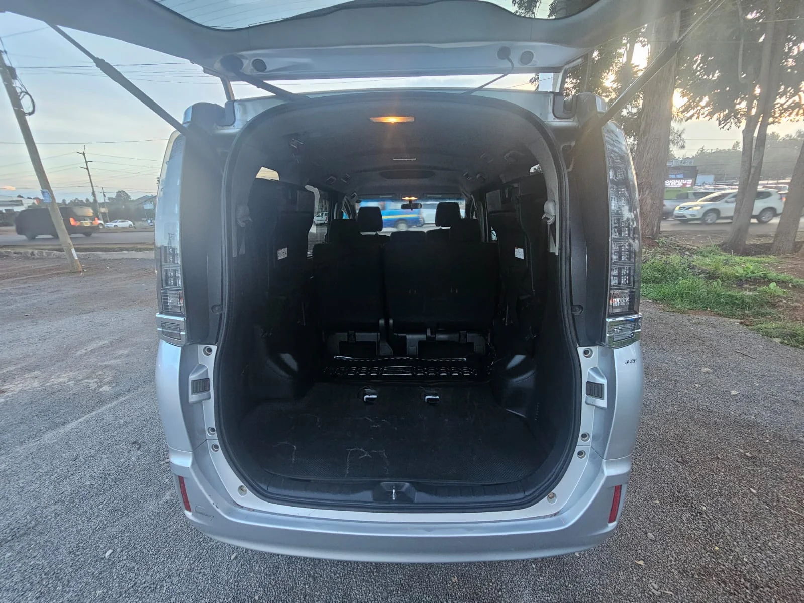 Toyota Voxy  New Shape Van 😲 QUICK SALE. Cars from 150K, 30% Deposit lipa pole pole. Hire purchase installments HP. UpTo 70% financing/finance NO CRB STATUS CHECK Trade in OK