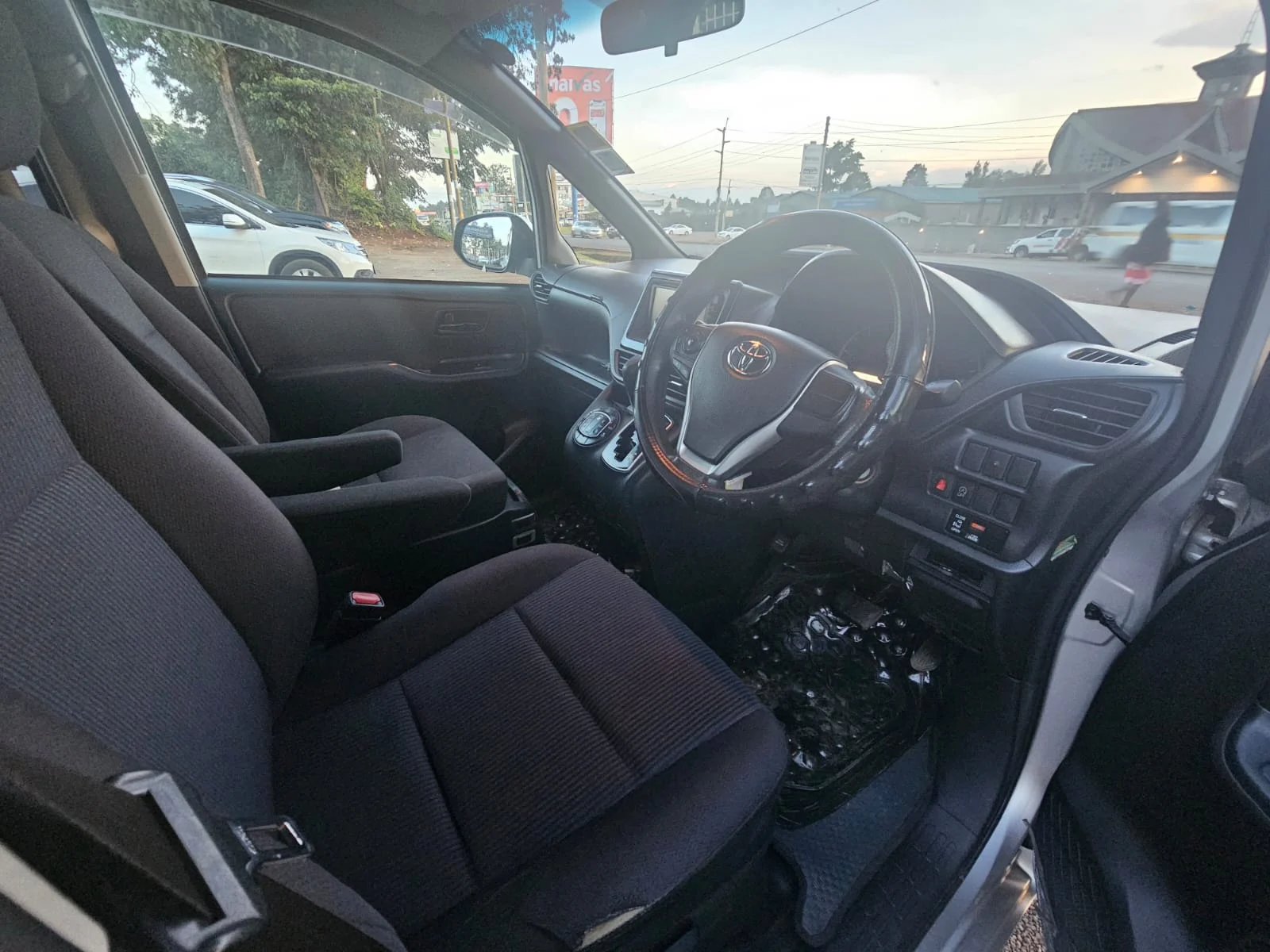 Toyota Voxy  New Shape Van 😲 QUICK SALE. Cars from 150K, 30% Deposit lipa pole pole. Hire purchase installments HP. UpTo 70% financing/finance NO CRB STATUS CHECK Trade in OK