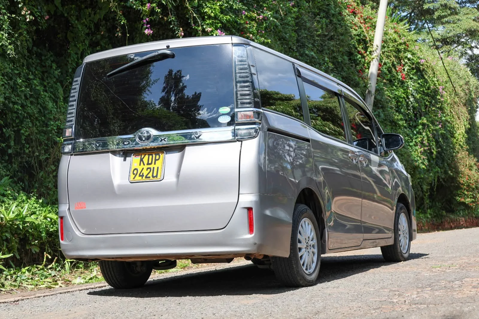 Toyota Voxy  New Shape Van New Arrival 😲 QUICK SALE. Cars from 150K, 30% Deposit lipa pole pole. Hire purchase installments HP. UpTo 70% financing/finance NO CRB STATUS CHECK Trade in OK