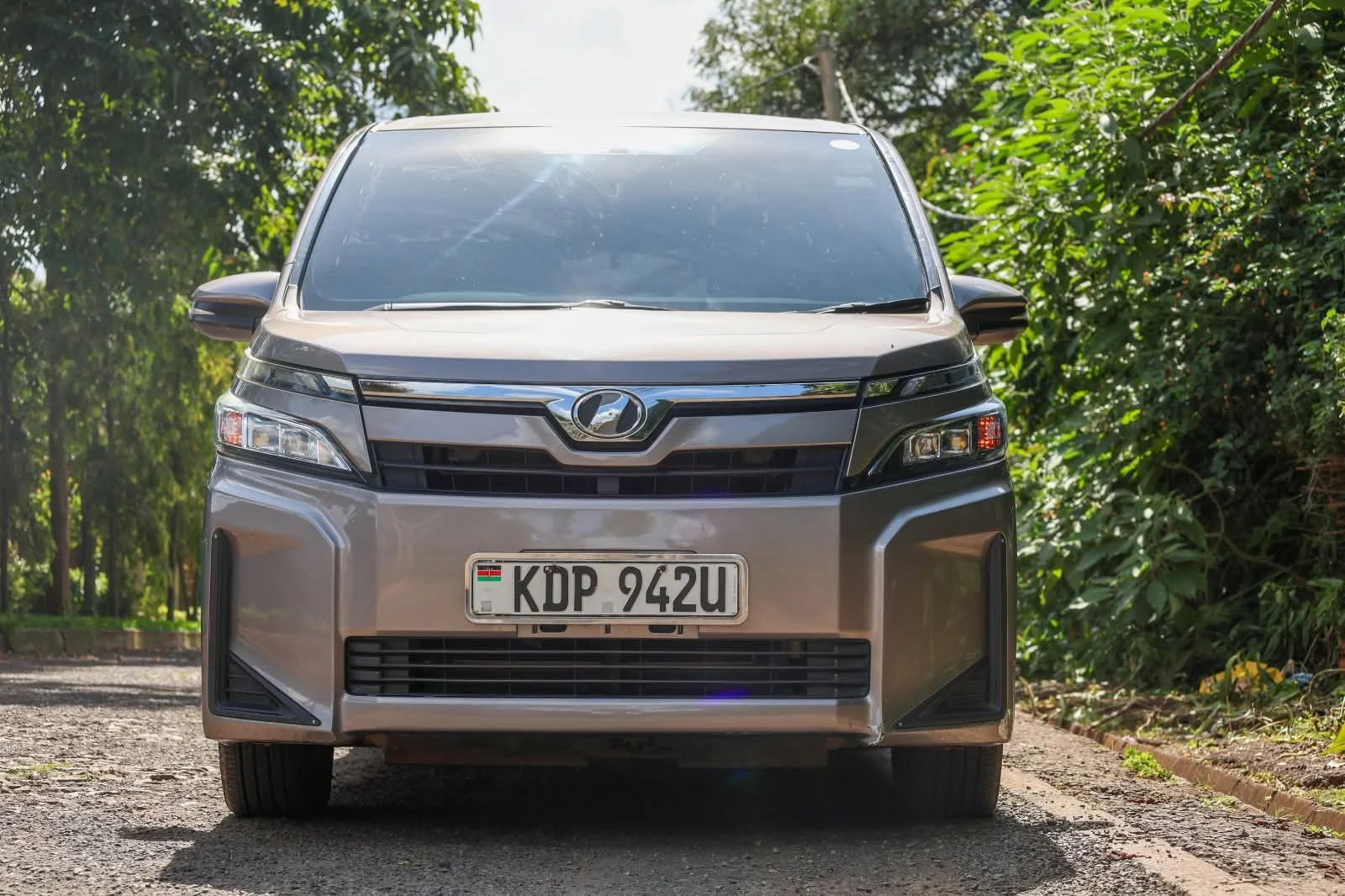 Toyota Voxy  New Shape Van New Arrival 😲 QUICK SALE. Cars from 150K, 30% Deposit lipa pole pole. Hire purchase installments HP. UpTo 70% financing/finance NO CRB STATUS CHECK Trade in OK