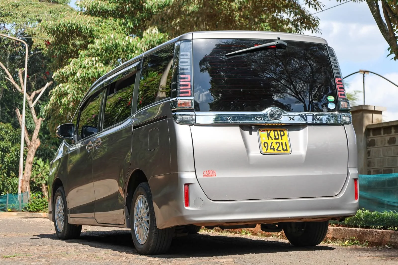 Toyota Voxy  New Shape Van New Arrival 😲 QUICK SALE. Cars from 150K, 30% Deposit lipa pole pole. Hire purchase installments HP. UpTo 70% financing/finance NO CRB STATUS CHECK Trade in OK