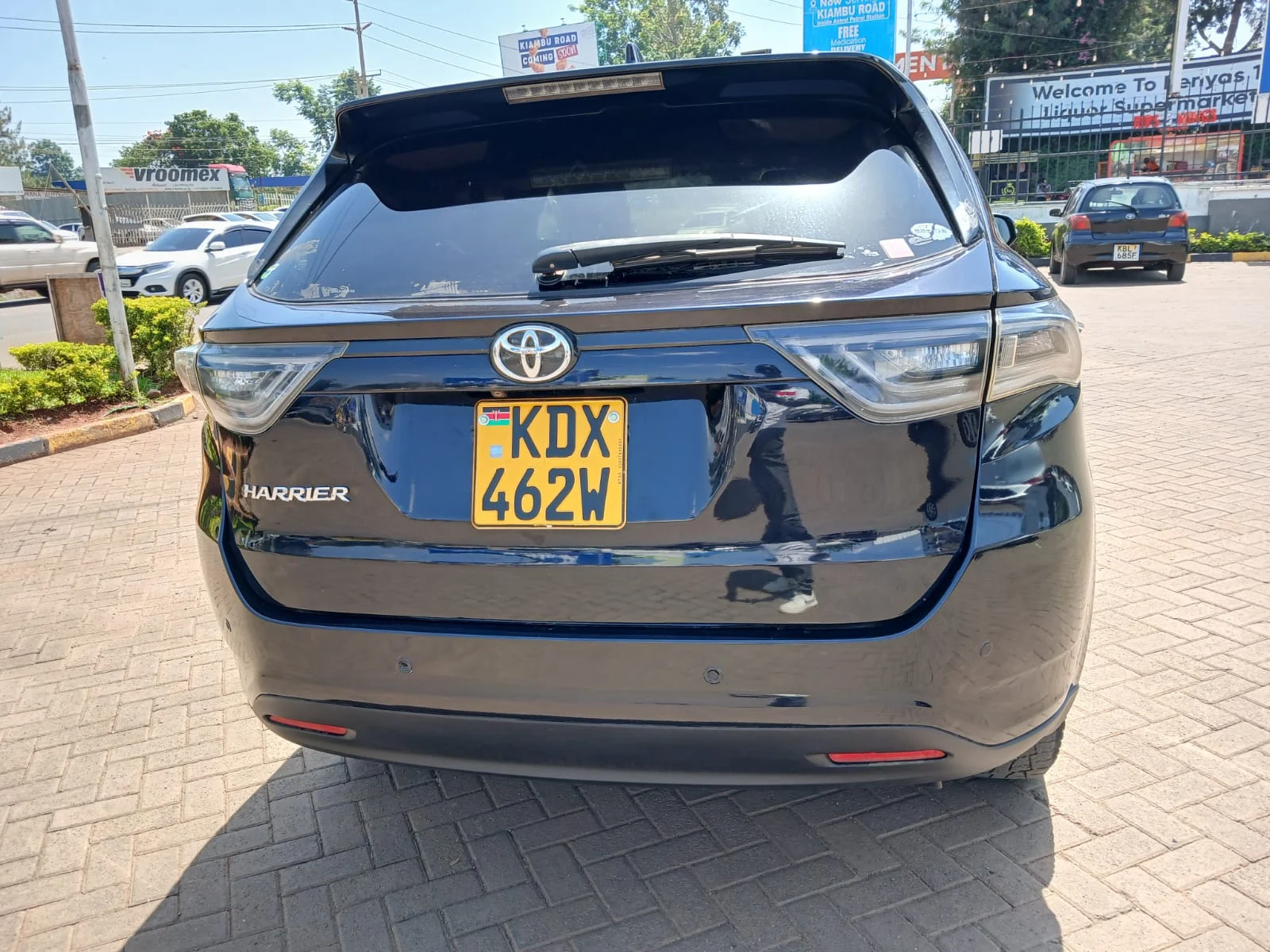 Toyota Harrier KDX 2.3M ONLY New Shape 😲 QUICK SALE. Cars from 150K, 30% Deposit lipa pole pole. Hire purchase installments HP. UpTo 70% financing/finance NO CRB STATUS CHECK Trade in OK