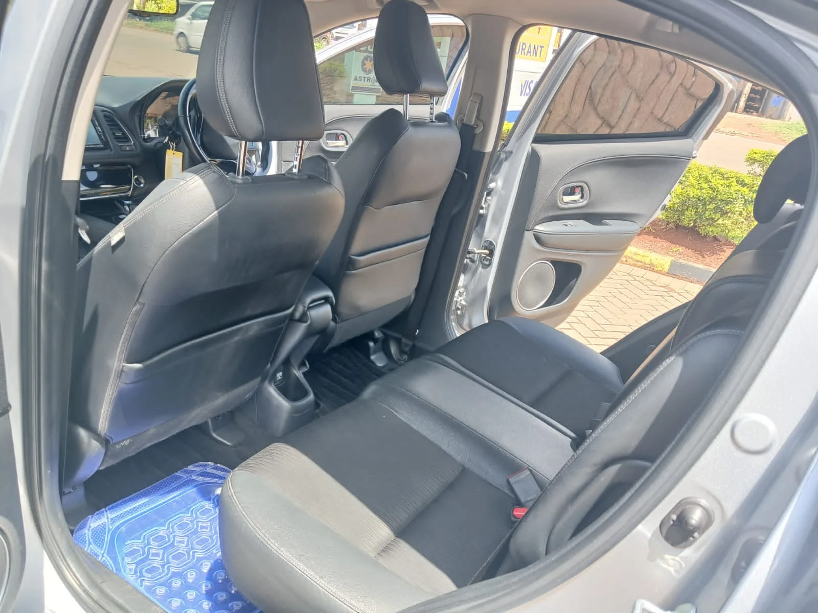Honda Vezel New Shape 😲 QUICK SALE. Cars from 150K, 30% Deposit lipa pole pole. Hire purchase installments HP. UpTo 70% financing/finance NO CRB STATUS CHECK Trade in OK