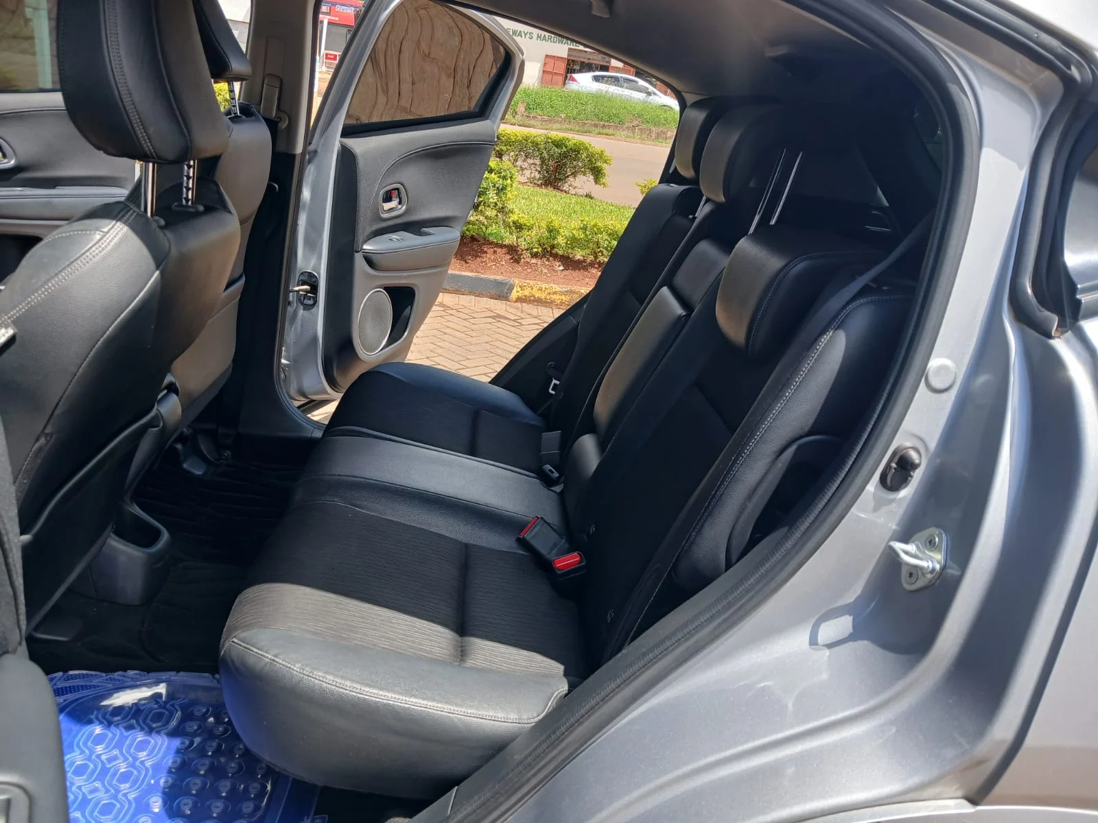 Honda Vezel New Shape 😲 QUICK SALE. Cars from 150K, 30% Deposit lipa pole pole. Hire purchase installments HP. UpTo 70% financing/finance NO CRB STATUS CHECK Trade in OK
