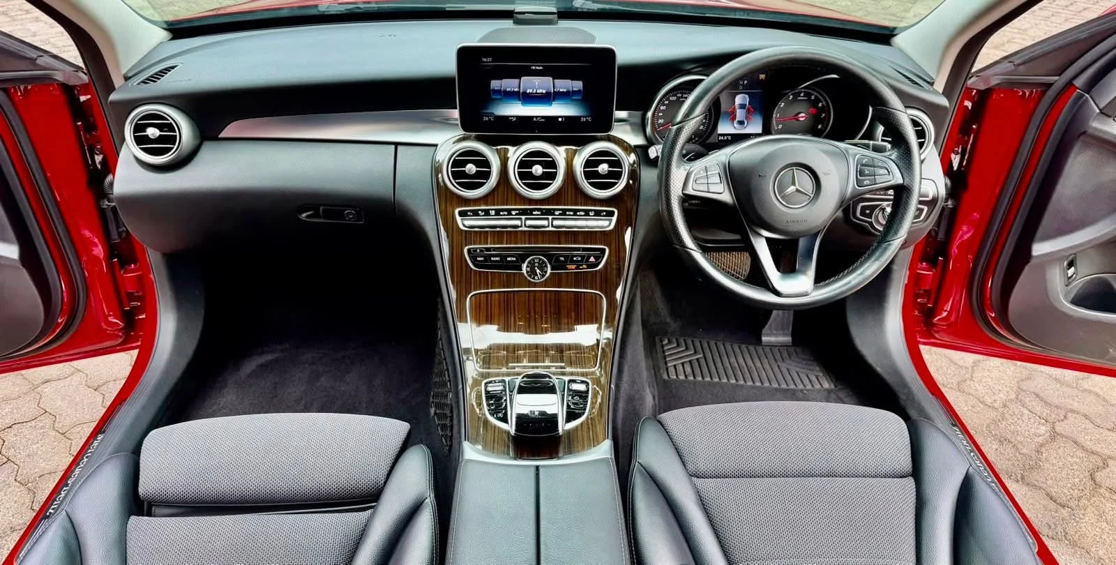 Mercedes Benz c200 New Shape New Arrival 😲. Cars from 150K, 30% Deposit lipa pole pole. Hire purchase installments HP. UpTo 70% financing/finance NO CRB STATUS CHECK Trade in OK