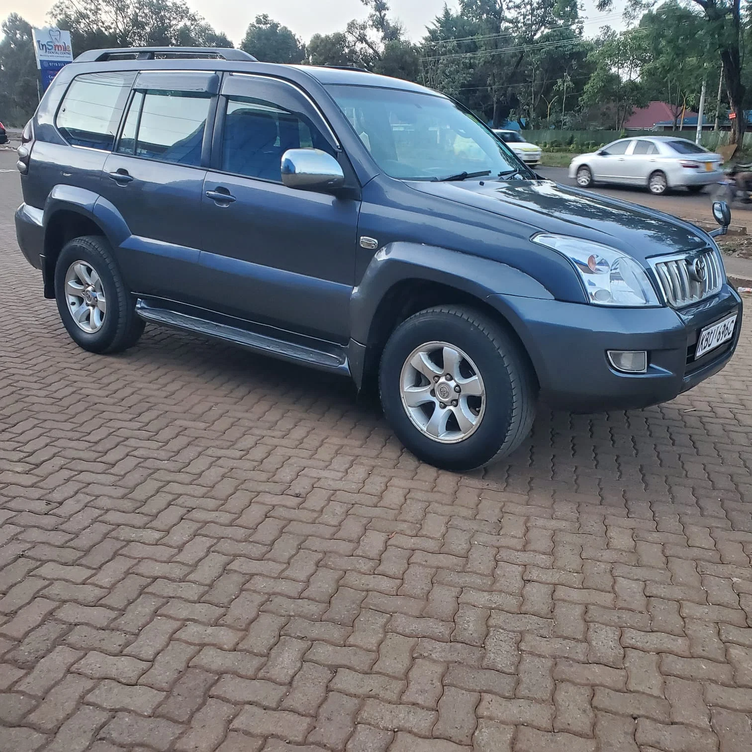 TOYOTA LAND-CRUISER Prado J120 Sunroof Leather Diesel 😲 💪 Fully Loaded QUICK SALE. Cars from 150K, 30% Deposit lipa pole pole. Hire purchase installments HP. UpTo 70% financing/finance NO CRB STATUS CHECK Trade in OK