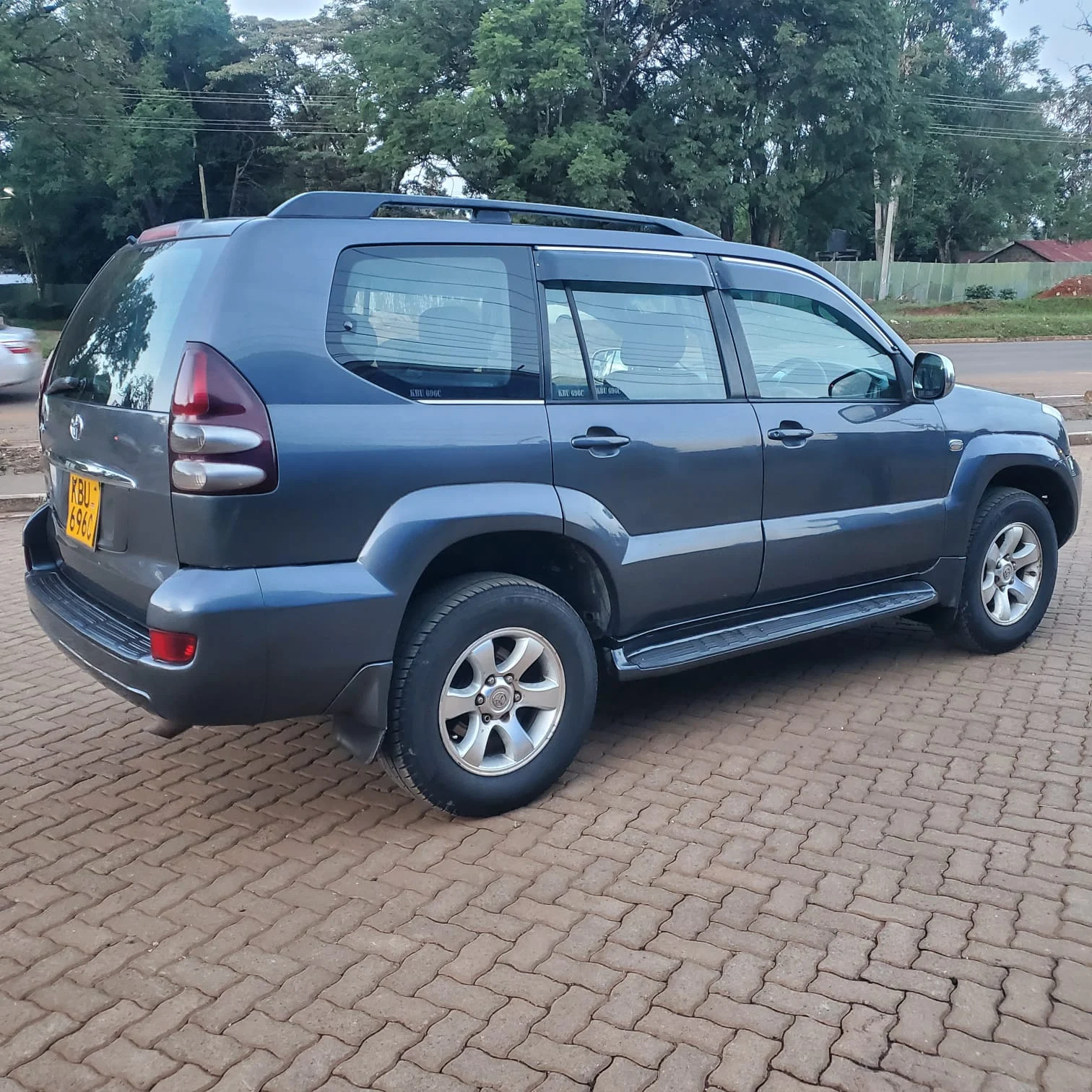 TOYOTA LAND-CRUISER Prado J120 Sunroof Leather Diesel 😲 💪 Fully Loaded QUICK SALE. Cars from 150K, 30% Deposit lipa pole pole. Hire purchase installments HP. UpTo 70% financing/finance NO CRB STATUS CHECK Trade in OK