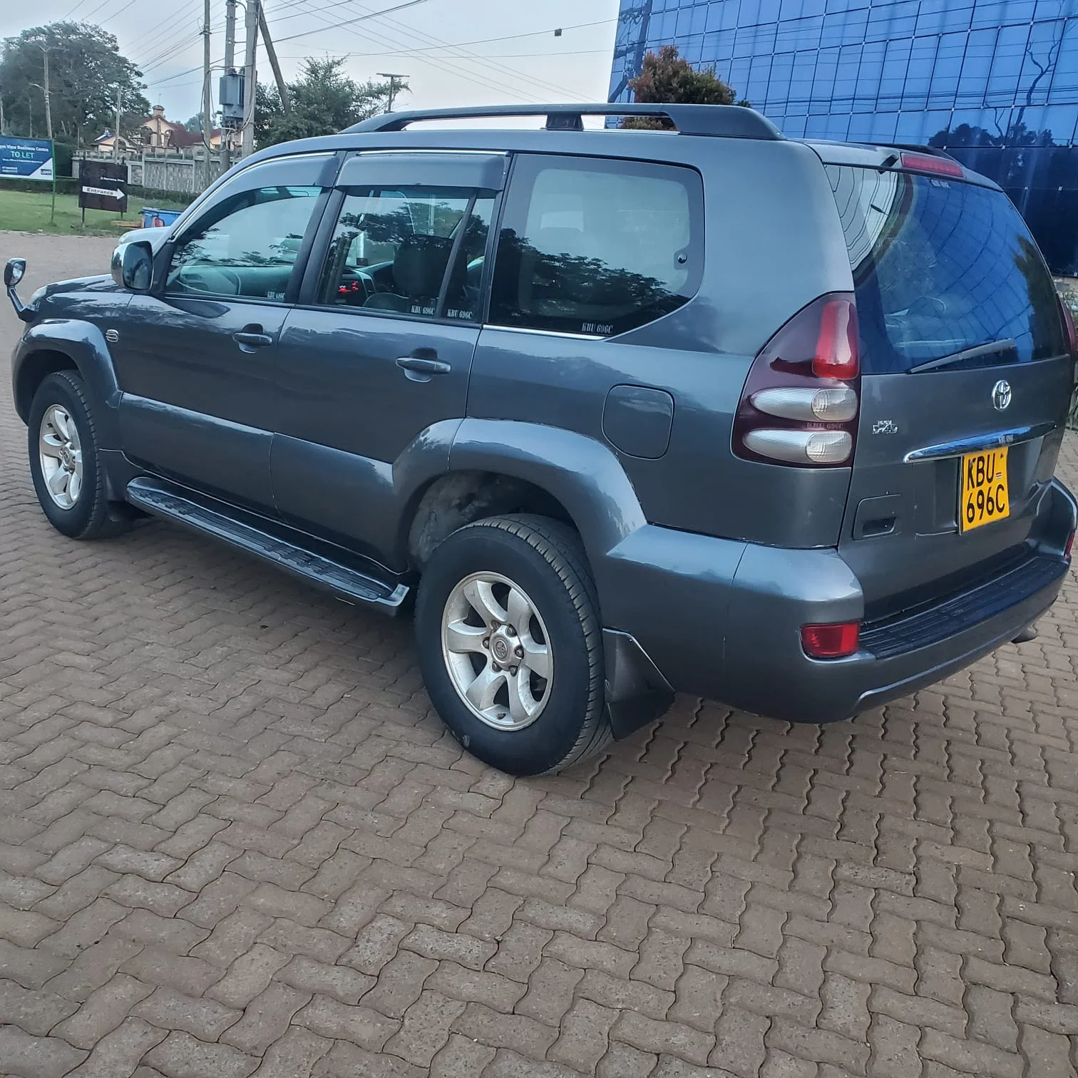 TOYOTA LAND-CRUISER Prado J120 Sunroof Leather Diesel 😲 💪 Fully Loaded QUICK SALE. Cars from 150K, 30% Deposit lipa pole pole. Hire purchase installments HP. UpTo 70% financing/finance NO CRB STATUS CHECK Trade in OK
