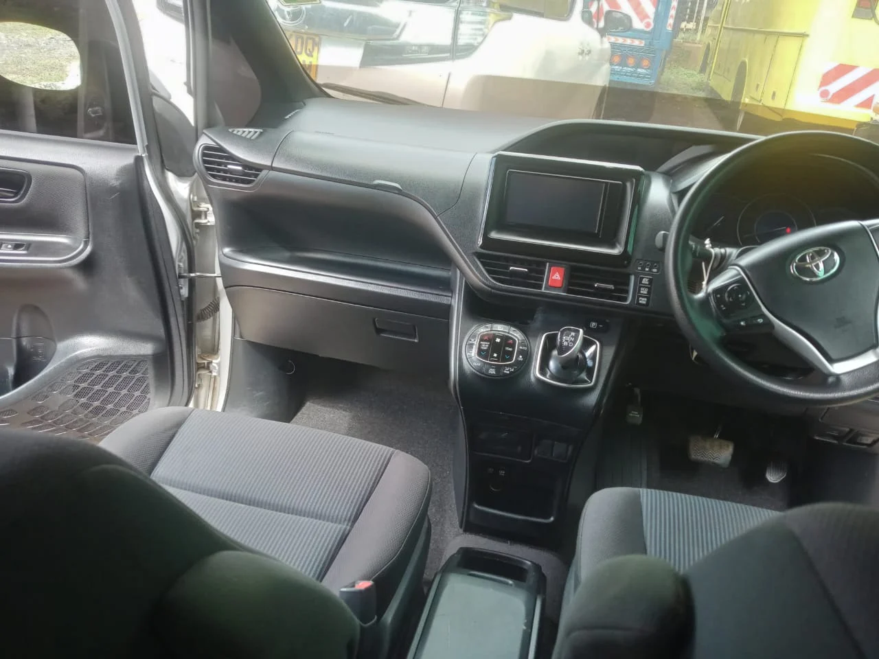 Toyota Noah  New Shape Van New Arrival 😲 QUICK SALE. Cars from 150K, 30% Deposit lipa pole pole. Hire purchase installments HP. UpTo 70% financing/finance NO CRB STATUS CHECK Trade in OK