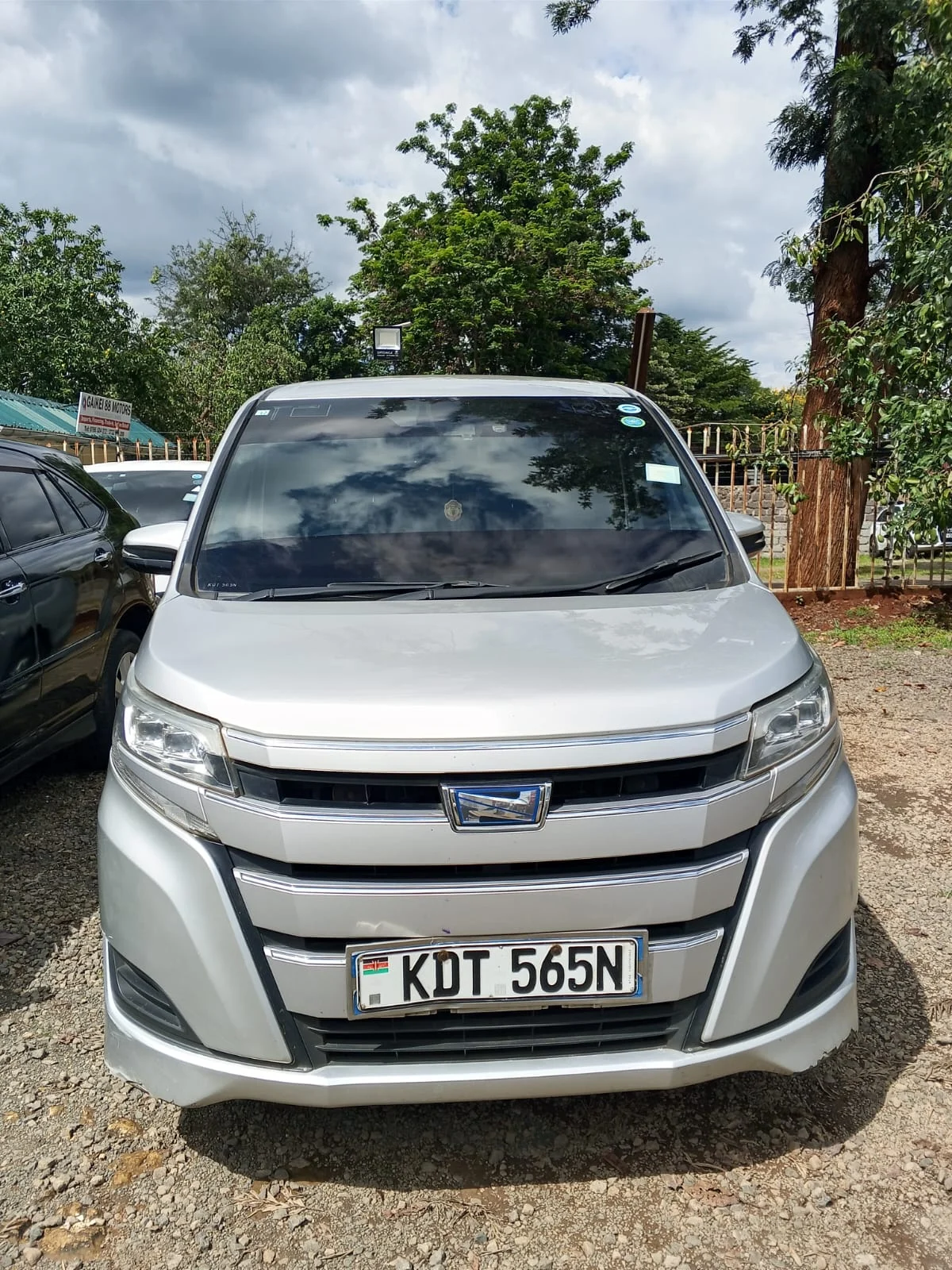 Toyota Noah  New Shape Van New Arrival 😲 QUICK SALE. Cars from 150K, 30% Deposit lipa pole pole. Hire purchase installments HP. UpTo 70% financing/finance NO CRB STATUS CHECK Trade in OK