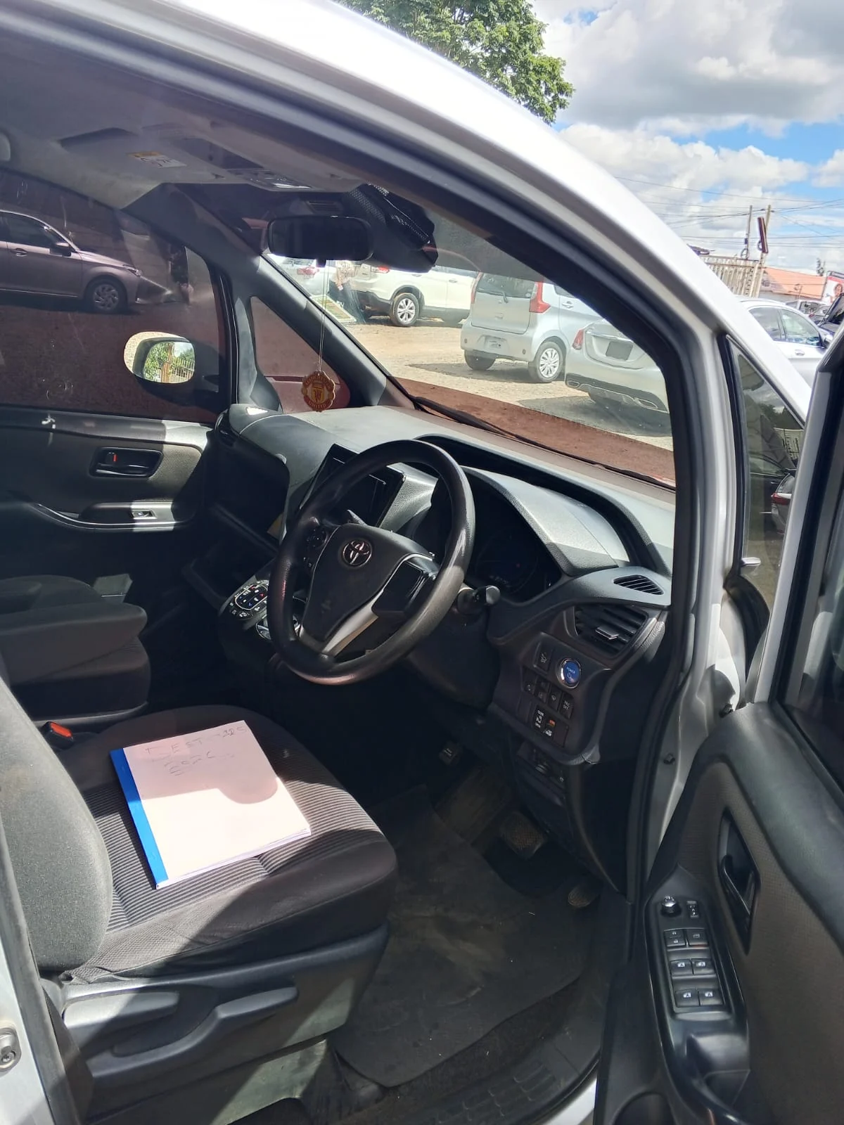 Toyota Noah  New Shape Van New Arrival 😲 QUICK SALE. Cars from 150K, 30% Deposit lipa pole pole. Hire purchase installments HP. UpTo 70% financing/finance NO CRB STATUS CHECK Trade in OK