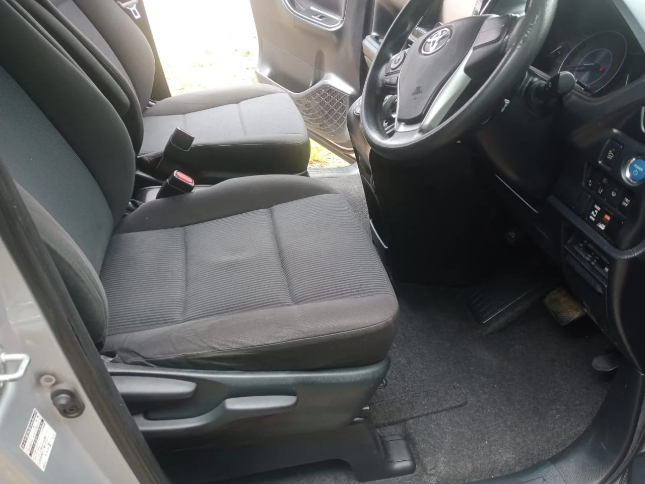 Toyota Noah  New Shape Van New Arrival 😲 QUICK SALE. Cars from 150K, 30% Deposit lipa pole pole. Hire purchase installments HP. UpTo 70% financing/finance NO CRB STATUS CHECK Trade in OK