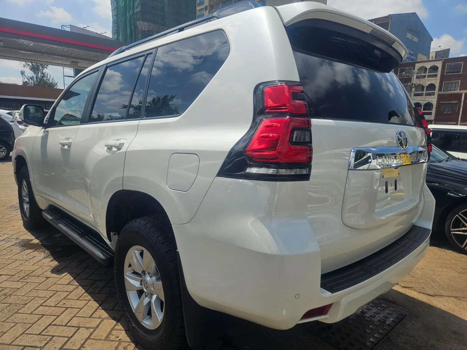 TOYOTA LAND-CRUISER 29,000km mileage Prado j150 Sunroof Leather Diesel New Arrival New Shape 😲 💪 Fully Loaded QUICK SALE. Cars from 150K, 30% Deposit lipa pole pole. Hire purchase installments HP. UpTo 70% financing/finance NO CRB STATUS CHECK Trade in OK