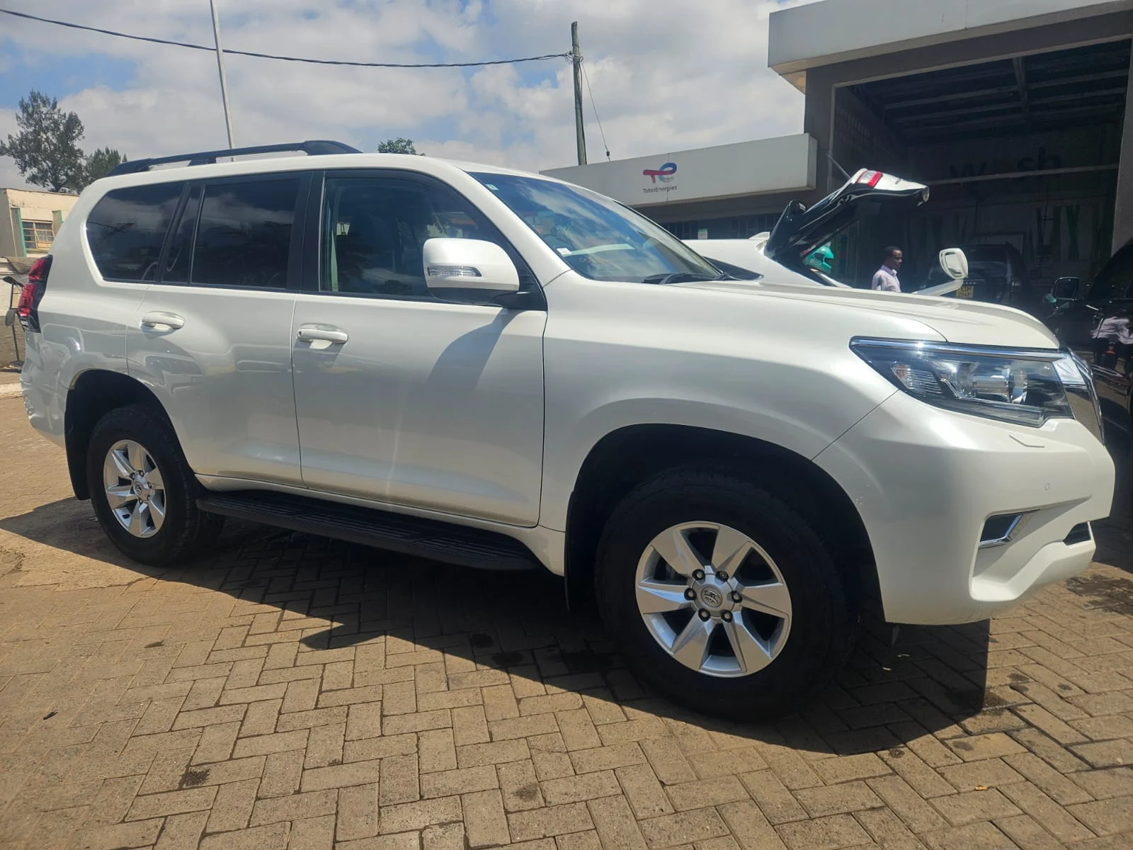 TOYOTA LAND-CRUISER 29,000km mileage Prado j150 Sunroof Leather Diesel New Arrival New Shape 😲 💪 Fully Loaded QUICK SALE. Cars from 150K, 30% Deposit lipa pole pole. Hire purchase installments HP. UpTo 70% financing/finance NO CRB STATUS CHECK Trade in OK