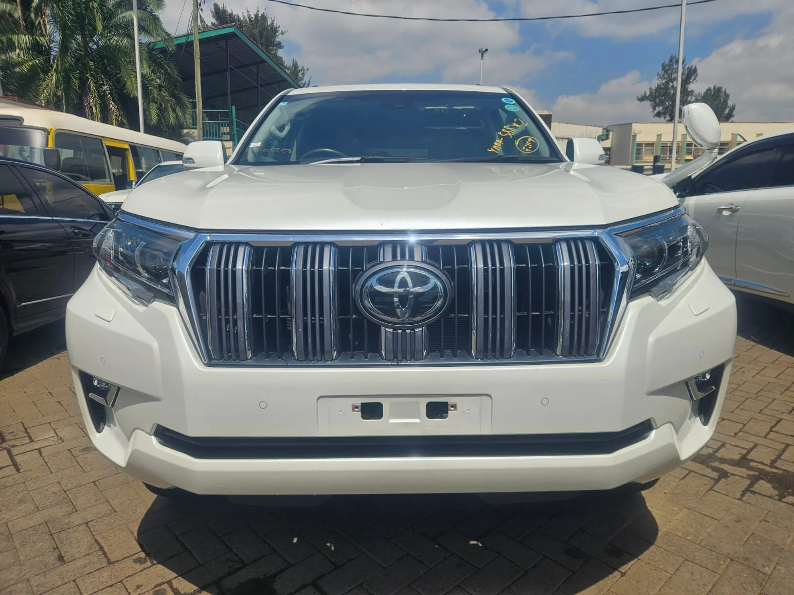TOYOTA LAND-CRUISER 29,000km mileage Prado j150 Sunroof Leather Diesel New Arrival New Shape 😲 💪 Fully Loaded QUICK SALE. Cars from 150K, 30% Deposit lipa pole pole. Hire purchase installments HP. UpTo 70% financing/finance NO CRB STATUS CHECK Trade in OK