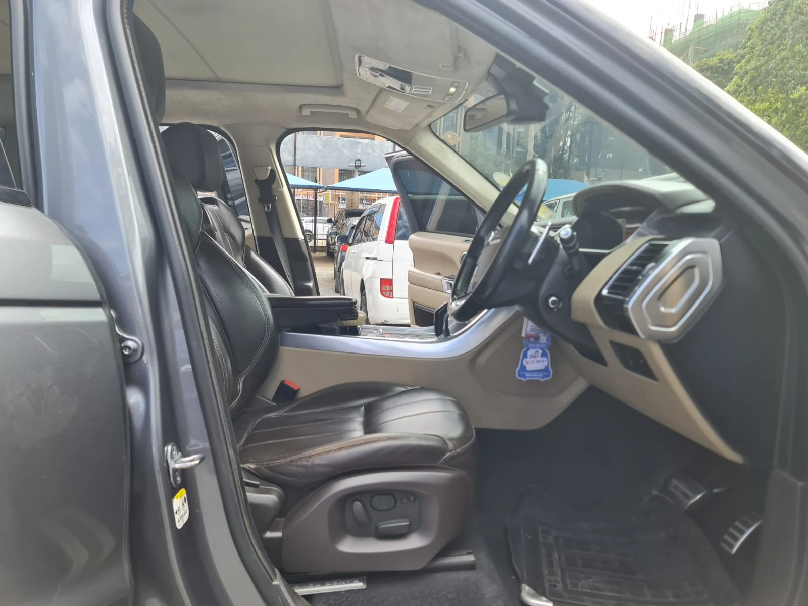 Range Rover sport Supercharged 5000cc 5L Petrol 😲 💪 Fully Loaded QUICK SALE. Cars from 150K, 30% Deposit lipa pole pole. Hire purchase installments HP Car. UpTo 70% financing/finance NO CRB STATUS CHECK Trade in OK
