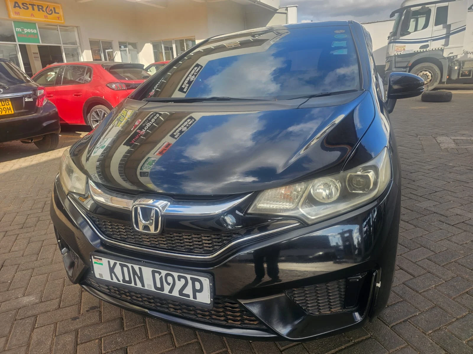 Honda fit New shape  Super clean 😲 QUICK SALE 😲. Cars from 150K, 30% Deposit lipa pole pole. Hire purchase installments HP. UpTo 70% financing/finance NO CRB STATUS CHECK Trade in OK
