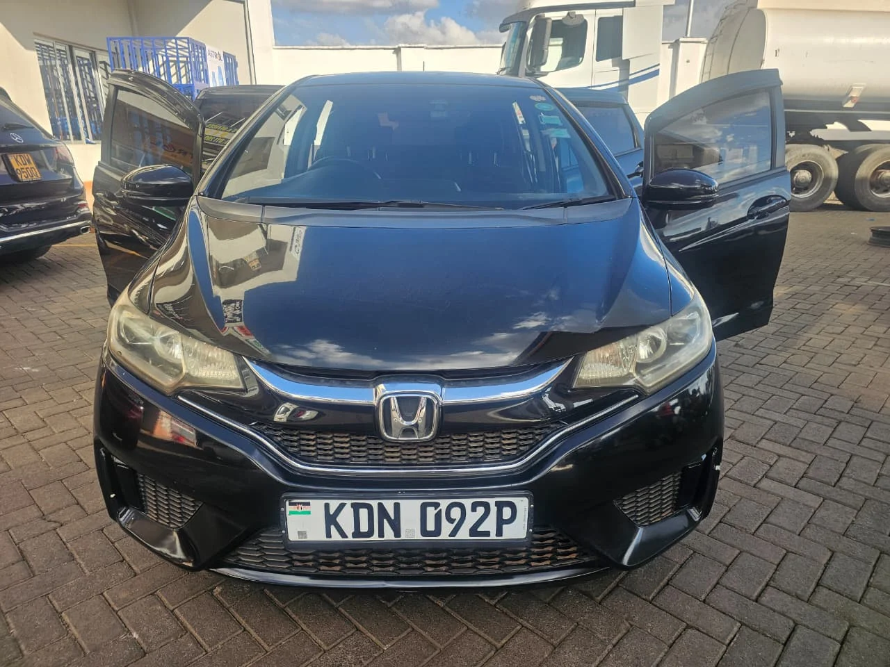 Honda fit New shape  Super clean 😲 QUICK SALE 😲. Cars from 150K, 30% Deposit lipa pole pole. Hire purchase installments HP. UpTo 70% financing/finance NO CRB STATUS CHECK Trade in OK