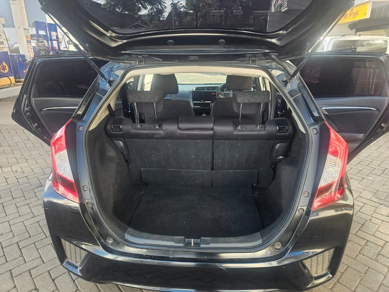 Honda fit New shape  Super clean 😲 QUICK SALE 😲. Cars from 150K, 30% Deposit lipa pole pole. Hire purchase installments HP. UpTo 70% financing/finance NO CRB STATUS CHECK Trade in OK