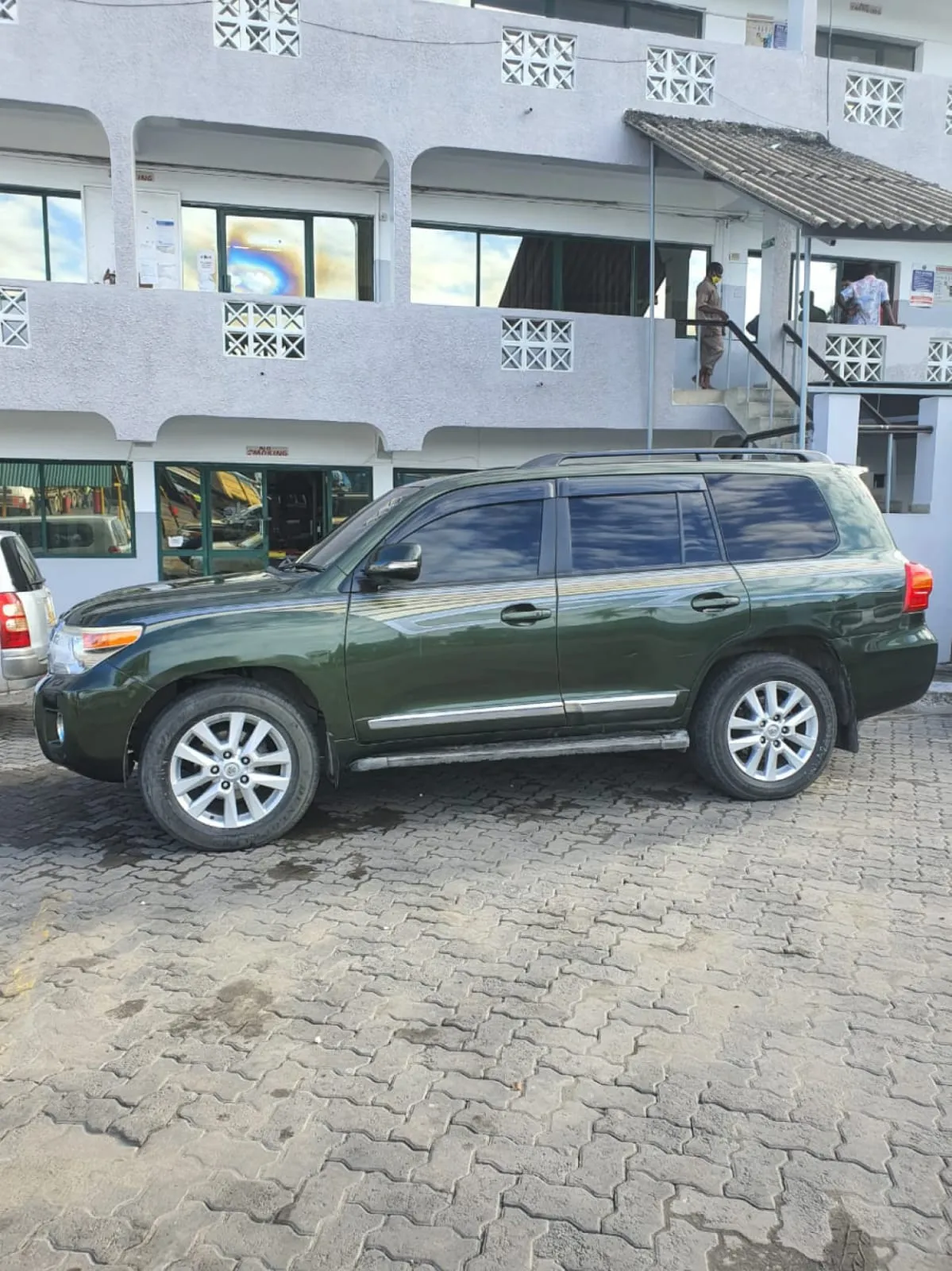 Cars Cars For Sale/Vehicles SUV-Locally assembled Toyota Landcruiser V8 Diesel As New On offer 2013 11