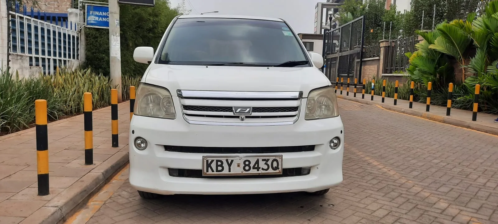 Toyota Noah 2007 Pay 20% 80% in 60 MONTHLY INSTALLMENTS as New