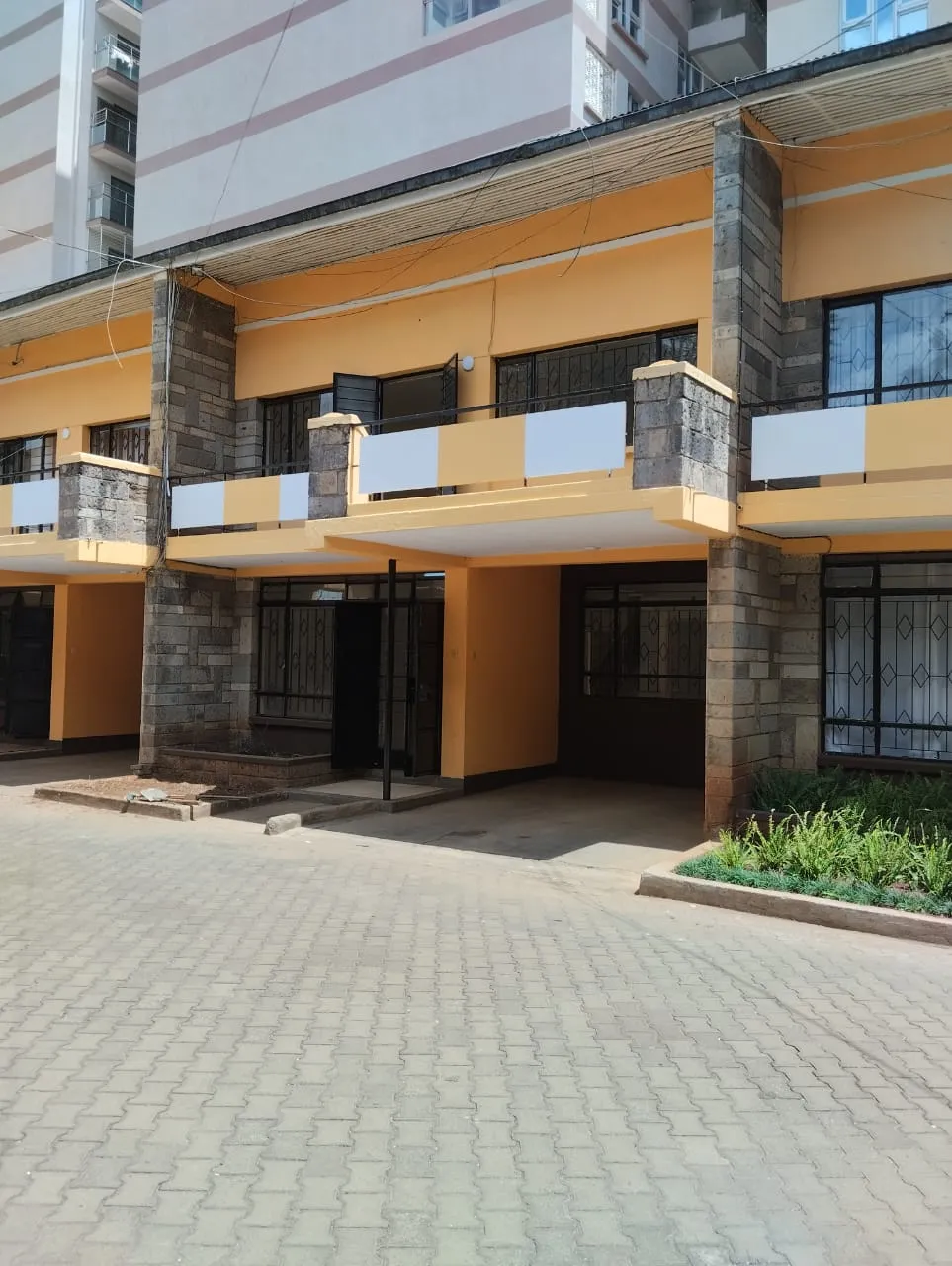 MAGNIFICENT COMMERCIAL MANSIONETT TO LET IN KILIMANI