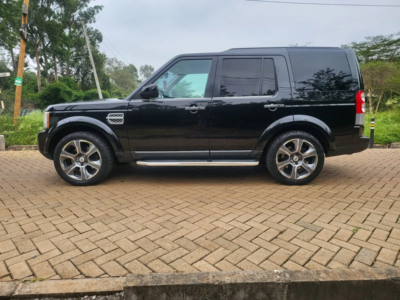 Land Rover Discovery 4 HSE Triple sunroof QUICK SALE You Pay 30% Deposit Trade in Ok For sale in kenya exclusive