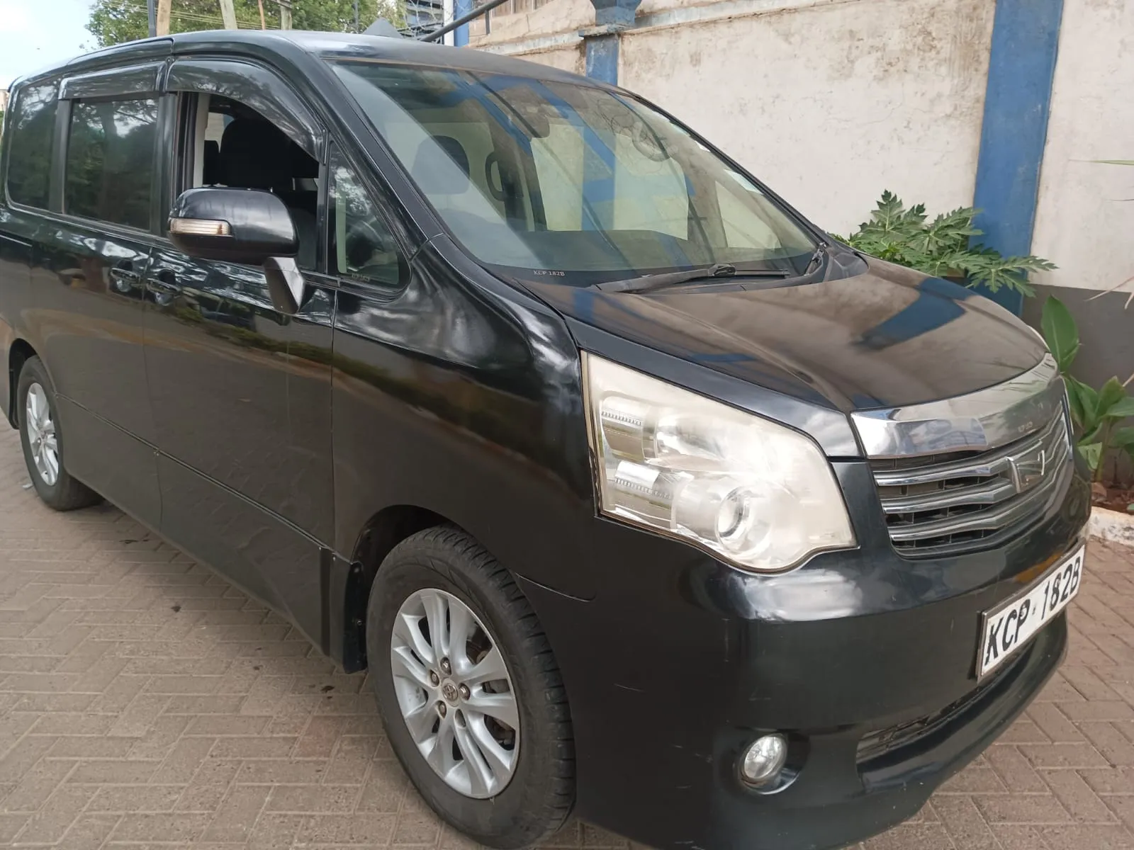 Toyota NOAH New Shape QUICK SALE You Pay 30% Deposit Trade in OK EXCLUSIVE