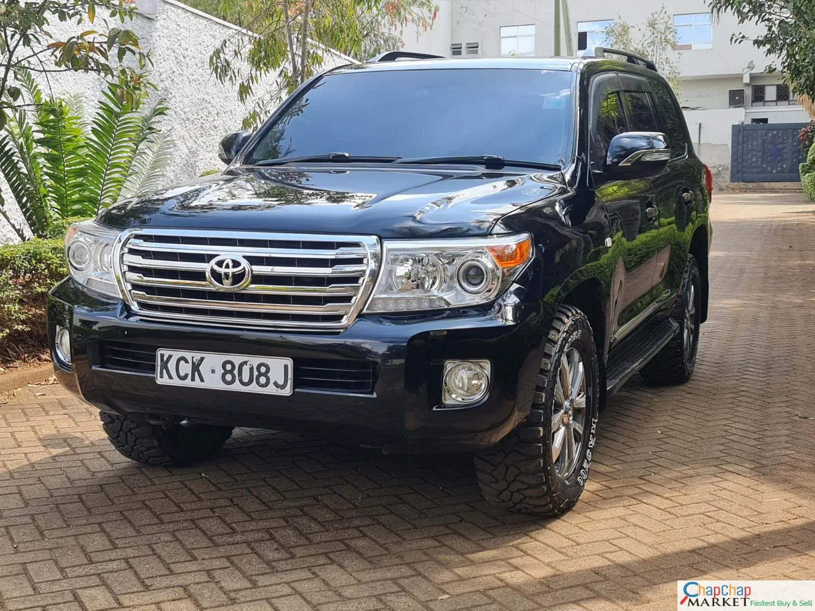 Cars Cars For Sale-Toyota Land cruiser V8 DIESEL 200 series SUNROOF TRADE IN OK EXCLUSIVE v8 for Sale in Kenya Hire purchase installments EXCLUSIVE 9
