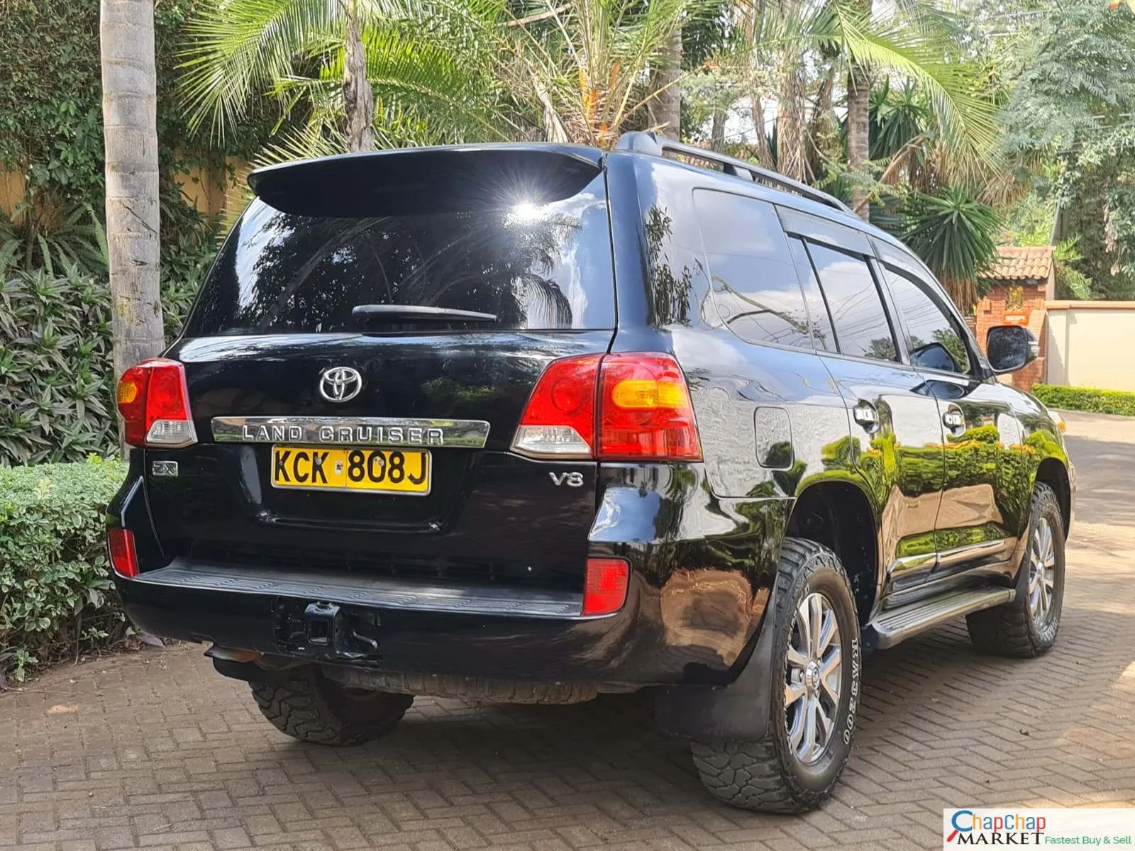 Toyota Land cruiser V8 DIESEL 200 series SUNROOF TRADE IN OK EXCLUSIVE v8 for Sale in Kenya Hire purchase installments EXCLUSIVE