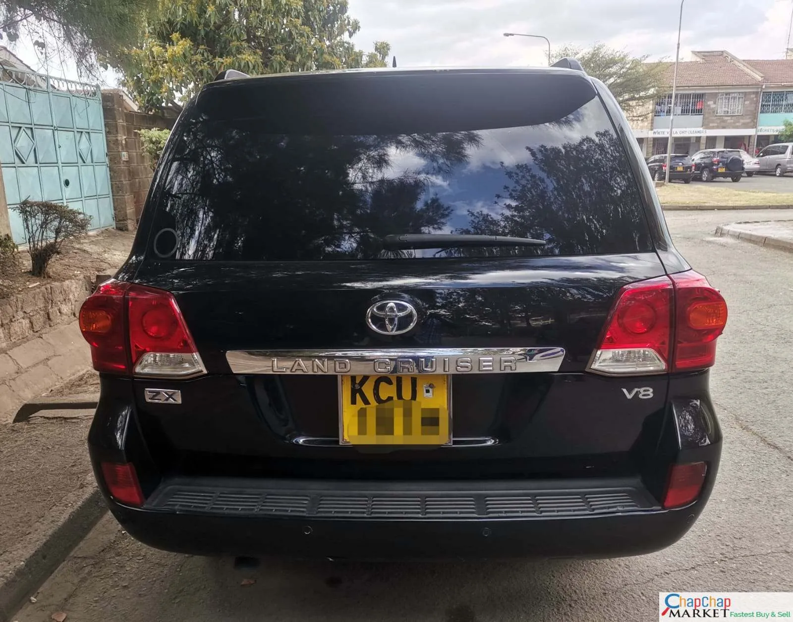 Toyota V8 ZX SUNROOF 200 series QUICKEST SALE You Pay 40% Deposit Trade in OK v8 zx for sale in kenya hire purchase installments EXCLUSIVE