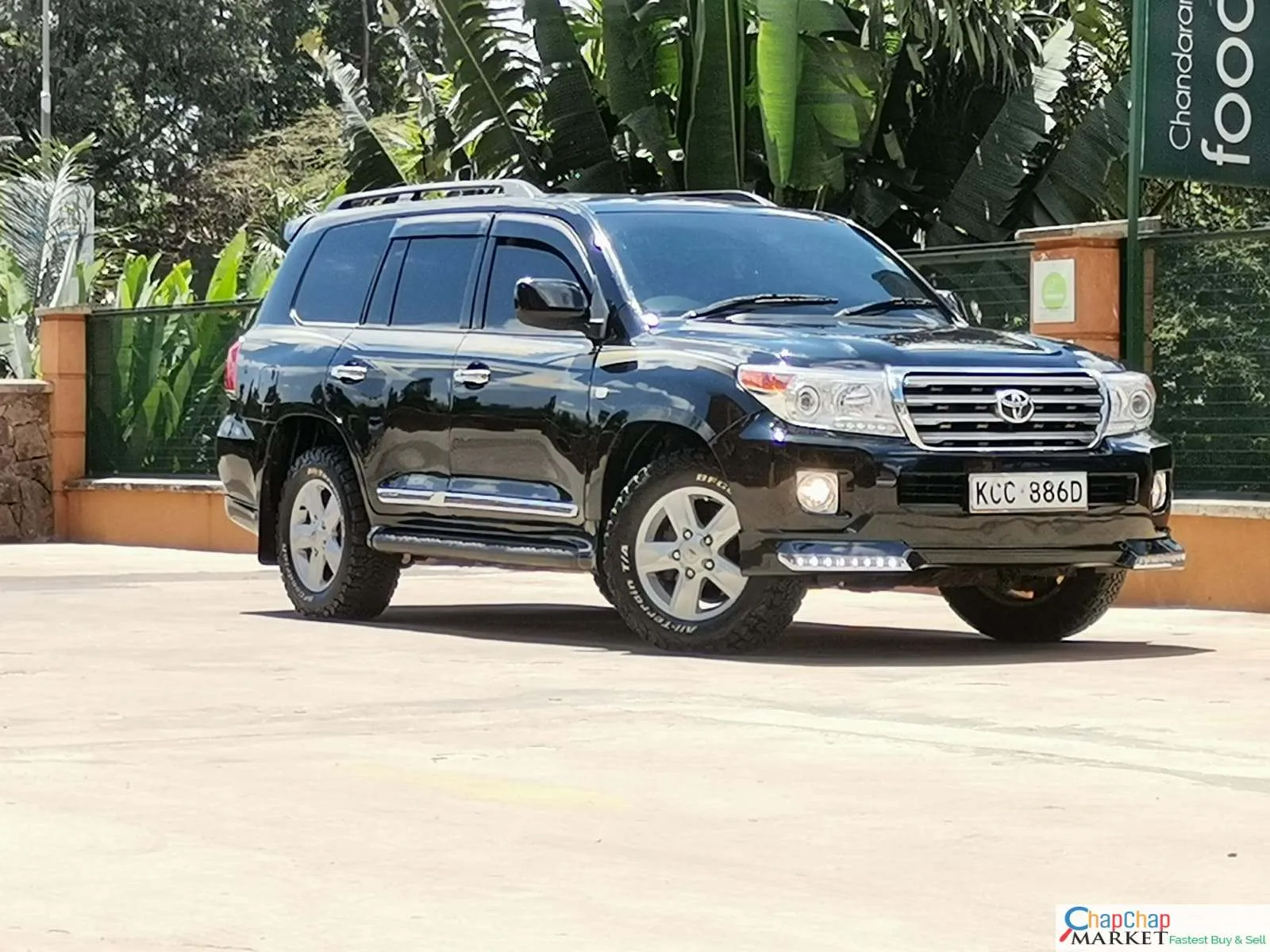 Toyota Land cruiser V8 200 series 3.3M ONLY TRADE IN OK EXCLUSIVE v8 for Sale in Kenya hire purchase installments