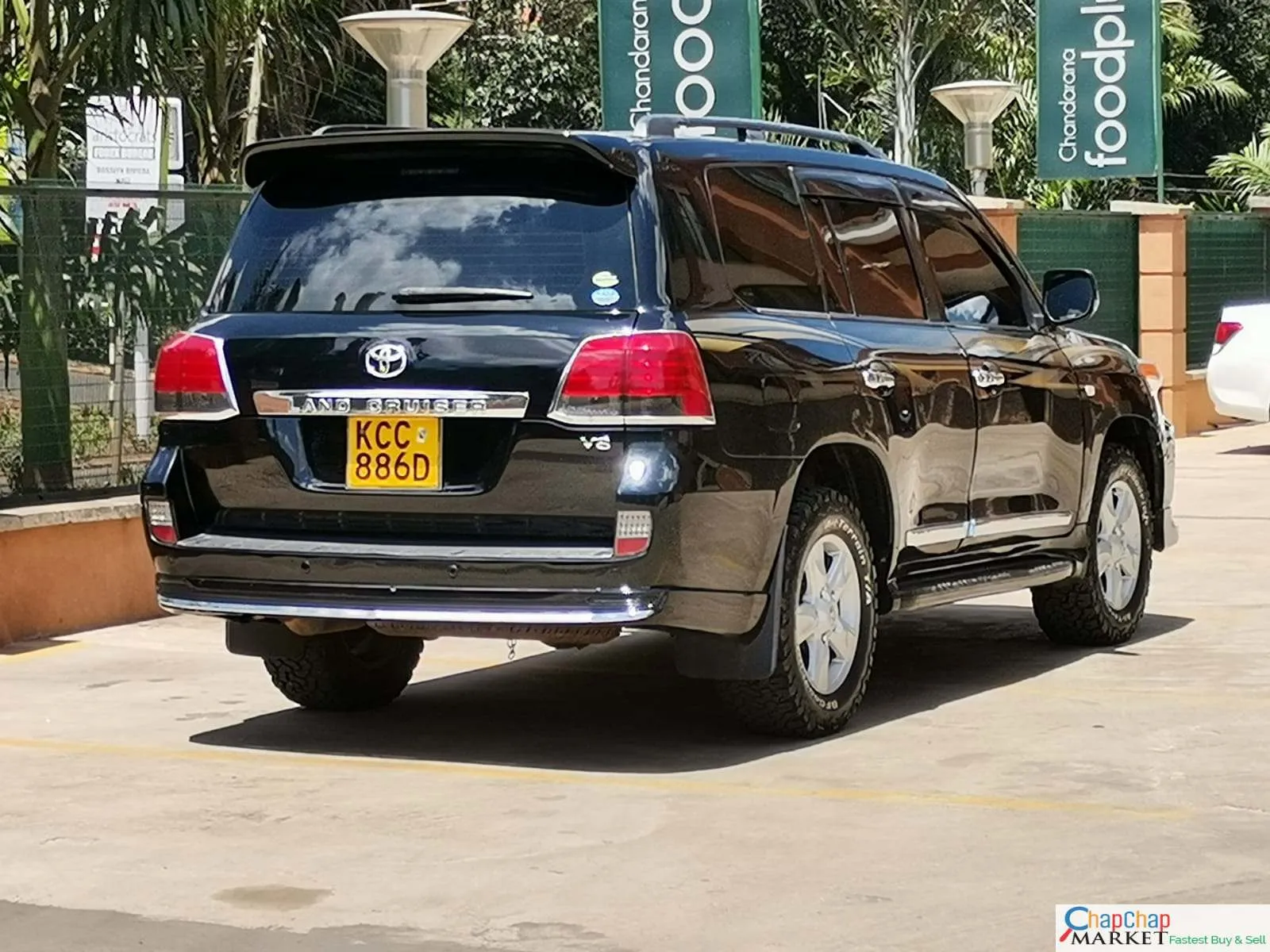 Toyota Land cruiser V8 200 series 3.3M ONLY TRADE IN OK EXCLUSIVE v8 for Sale in Kenya hire purchase installments