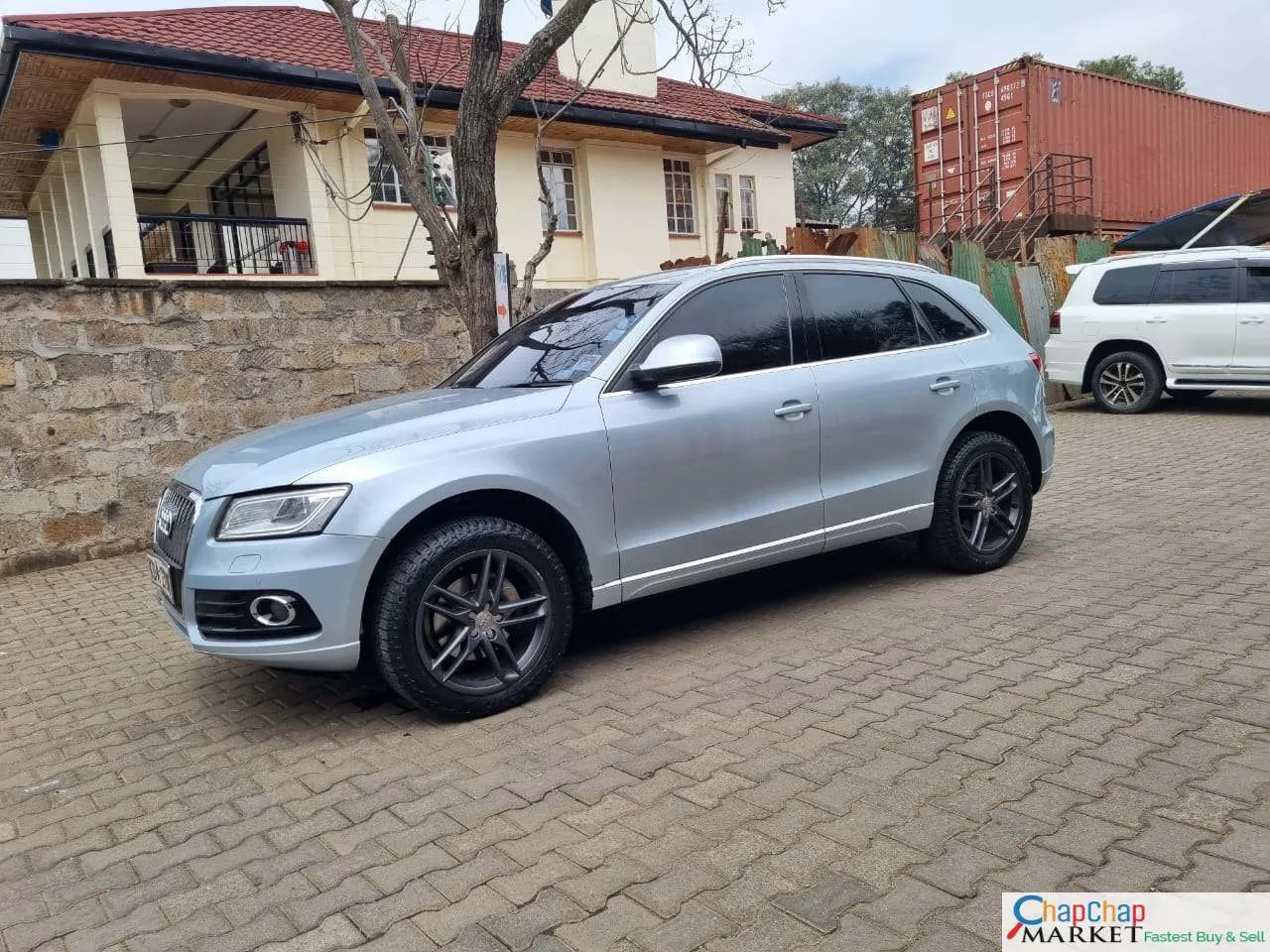 AUDI Q5 QUICK SALE You Pay 30% deposit Trade in Ok EXCLUSIVE AUDI Q5:for sale in kenya hire purchase installments