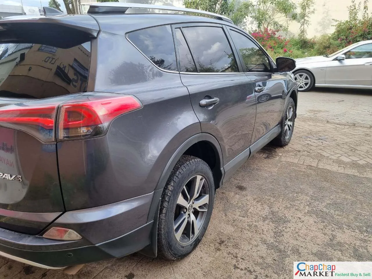 Toyota RAV4 locally assembled CHEAPEST New shape Rav4 For sale in kenya hire purchase installments You Pay 30% Deposit Trade in OK EXCLUSIVE