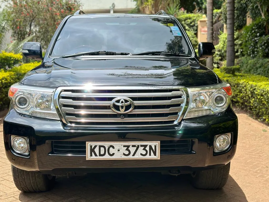 Toyota V8 for sale in kenya QUICKEST SALE You Pay 40% Deposit Trade in OK EXCLUSIVE v8 Kenya hire purchase installments
