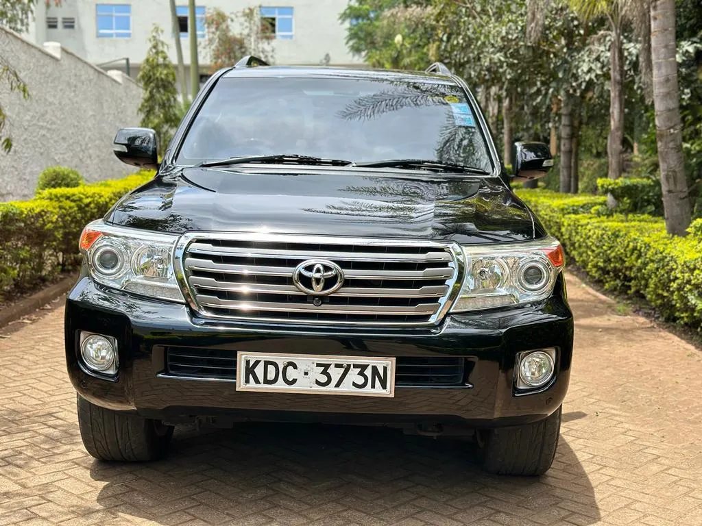 Toyota V8 for sale in kenya QUICKEST SALE You Pay 40% Deposit Trade in OK EXCLUSIVE v8 Kenya hire purchase installments