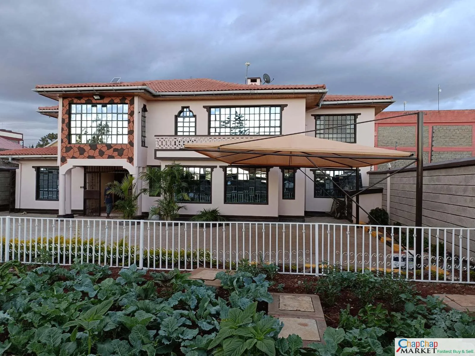 House/Apartment For Sale Real Estate-5 bedroom all ensuite Mansion for sale in Acacia kitengela with SQ gym CCTV Garden etc