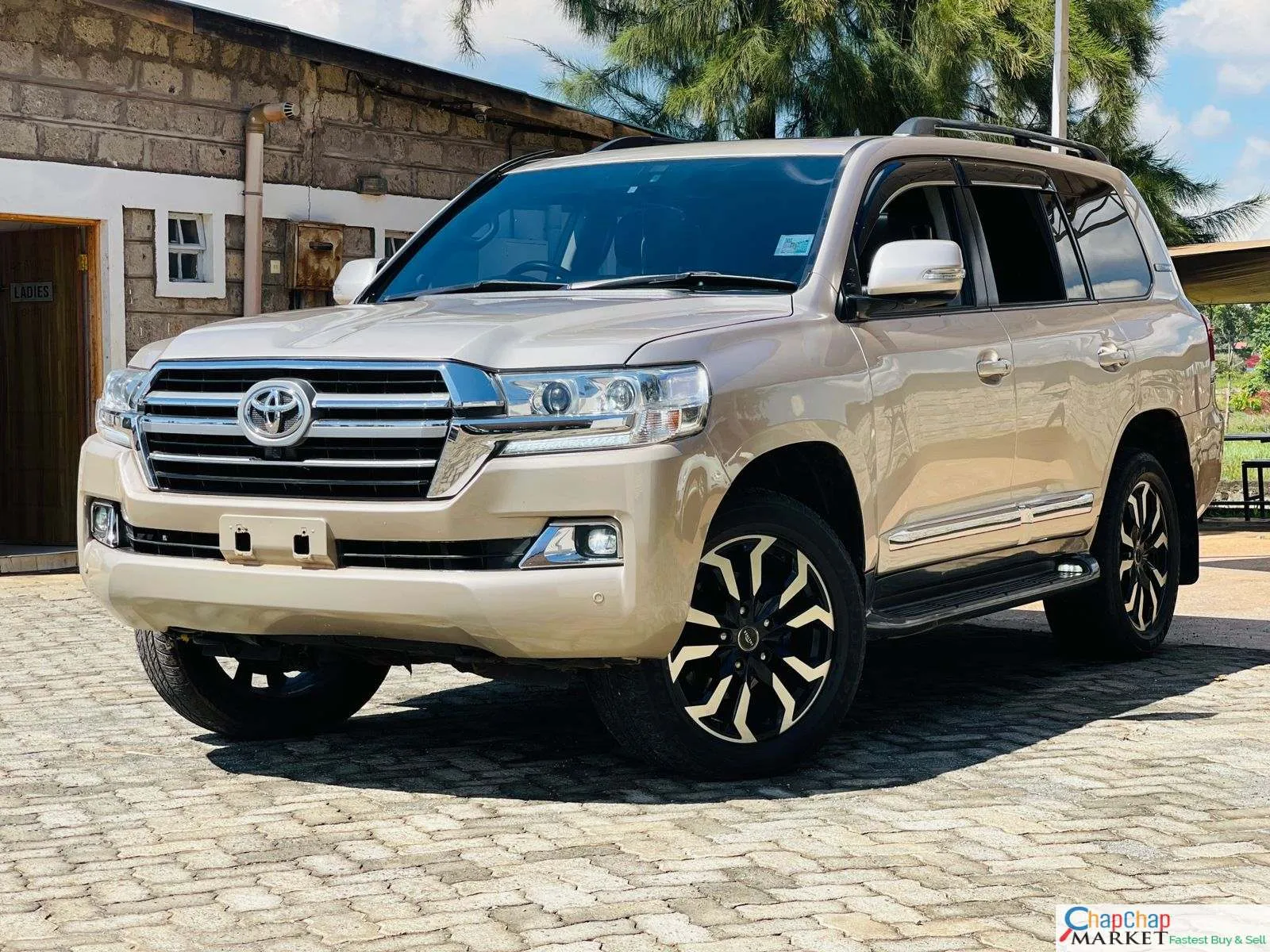Toyota Land cruiser VX V8 DIESEL 2011 SUNROOF leather LOCAL ASSEMBLY TRADE IN OK EXCLUSIVE for Sale in Kenya